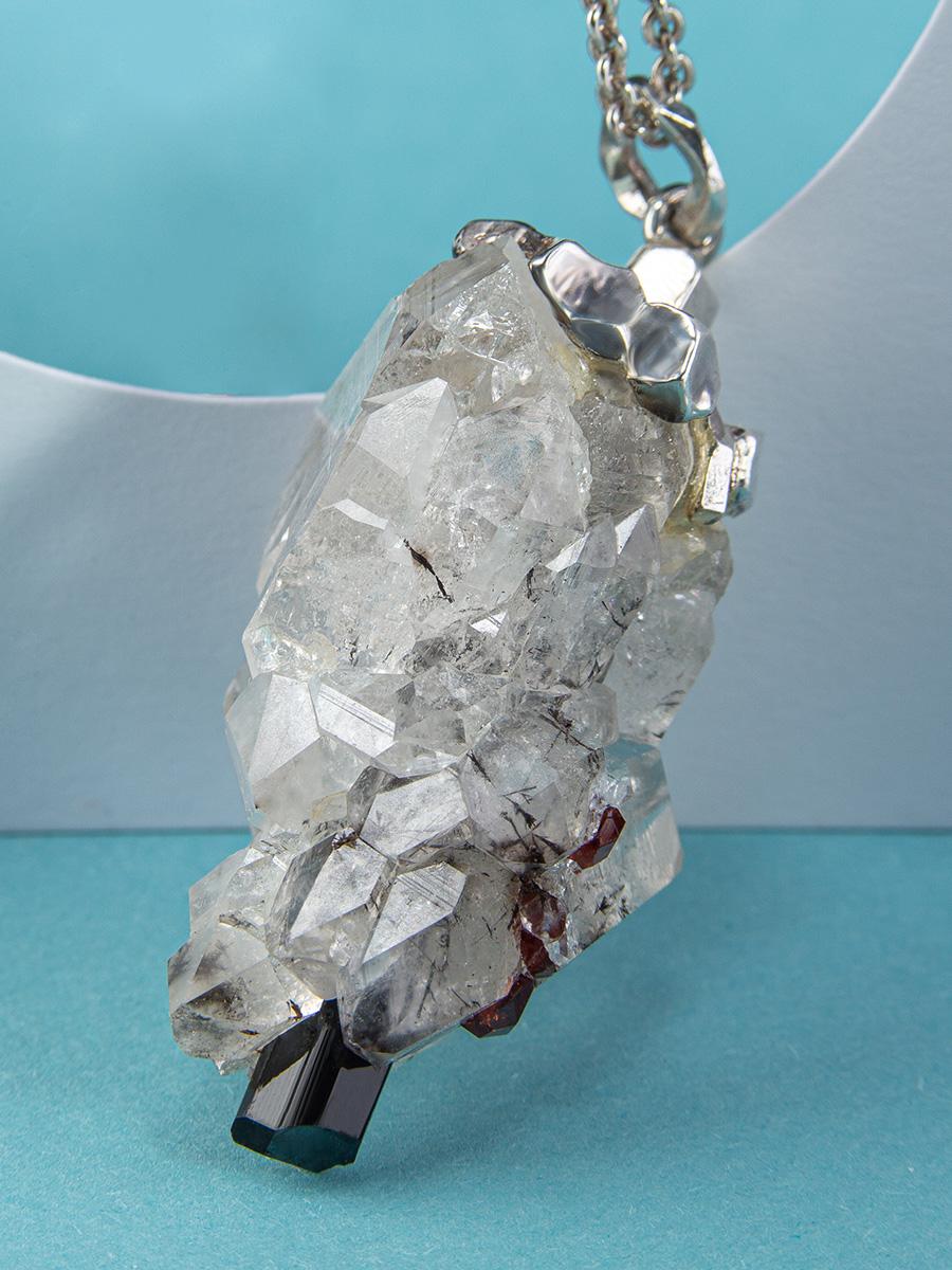 Raw Rock Сrystal Garnet Black Tourmaline Silver Necklace Natural Neuf - En vente à Berlin, DE
