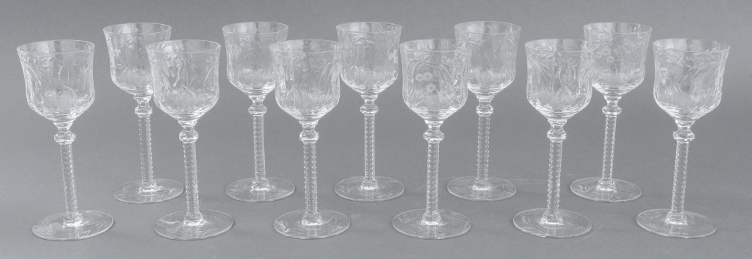 Groupe de verres en cristal taillé Libbey Rock Sharpe avec motifs floraux et ananas comprenant (11) onze coupes à champagne, (16) verres à vin, (6) six grands verres à vin, (11) onze verres à sherry et (8) huit verres à cordial, apparemment non