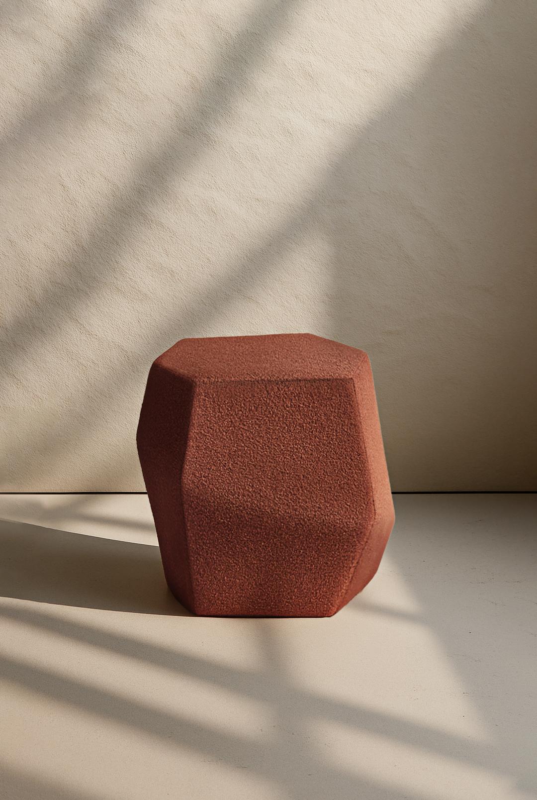 Rock Hocker, Bouclé, InsidherLand von Joana Santos Barbosa (Handgefertigt) im Angebot