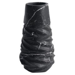 Handgefertigte Bergvase aus schwarzem Marquina-Marmor