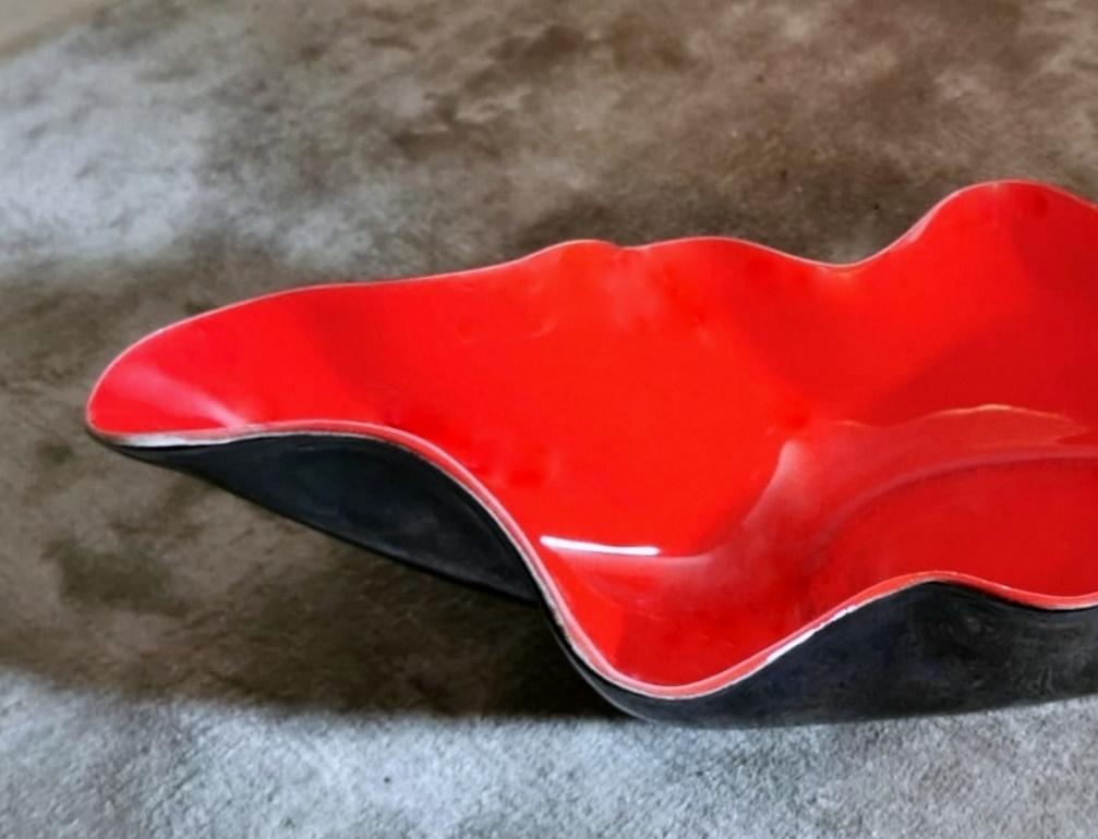 Rockabilly Style French Centrepiece Red and Black Ceramic For Sale 3