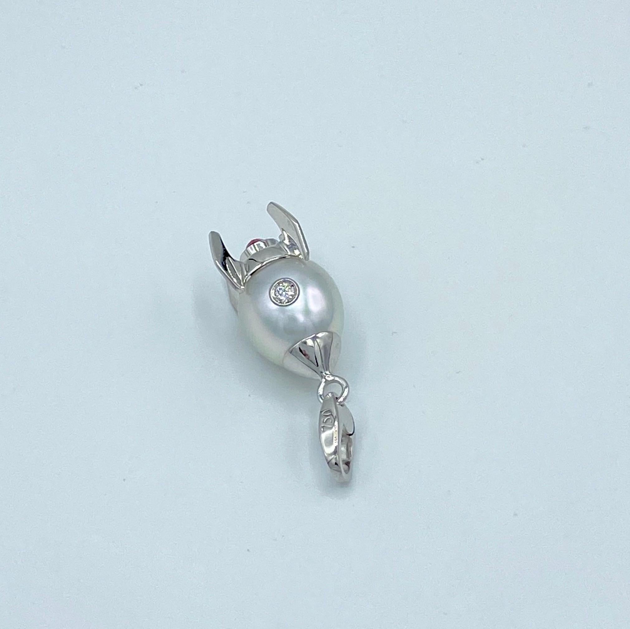 Missile Diamond Sapphire 18Kt Gold Australian Pearl Charm or Pendant/Necklace Handmade in Italy
The particular shape of this pearl allowed me to make a nice rocket charm.
I made it pointed by creating a conical cap at the top. I inserted a bezel