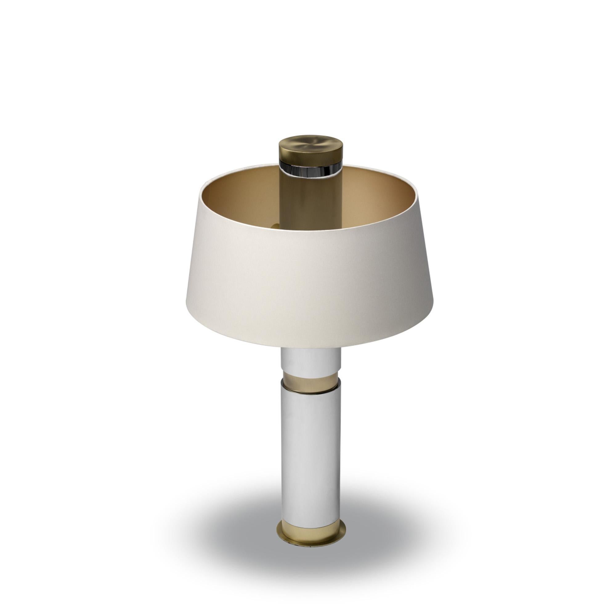 Lampe à poser Rocket de Duistt
Dimensions : D 40 x H 70 cm
MATERIAL : Chrome et laiton brossé

Lampe de table ROCKET, fabriquée avec une grande attention aux détails,  est une pièce de design stellaire magnifiquement conçue en chrome et en laiton