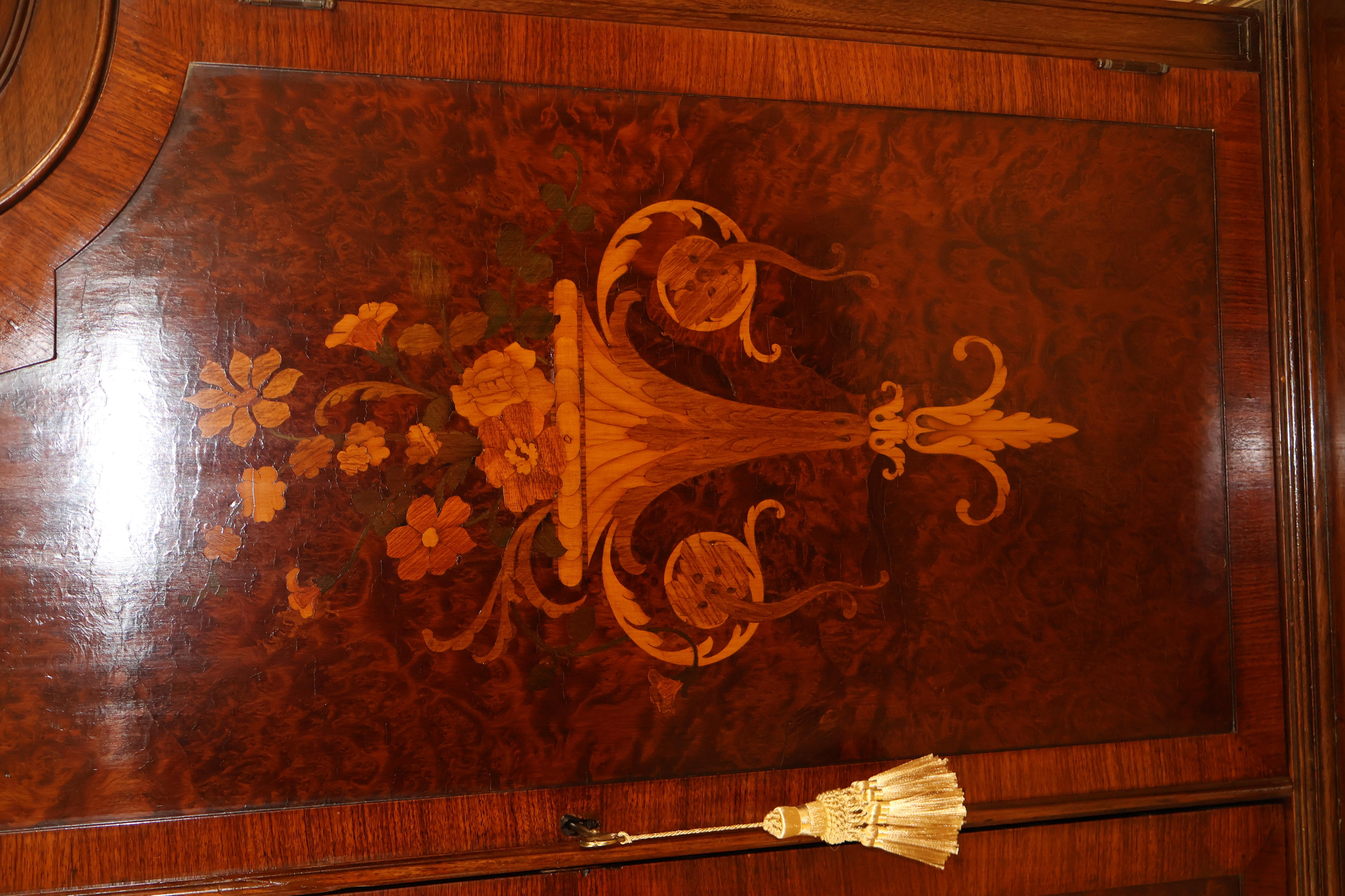 Rockford Burled Walnut & Satinwood Inlaid Louis XV Style Liquor China Cabinet  For Sale 8