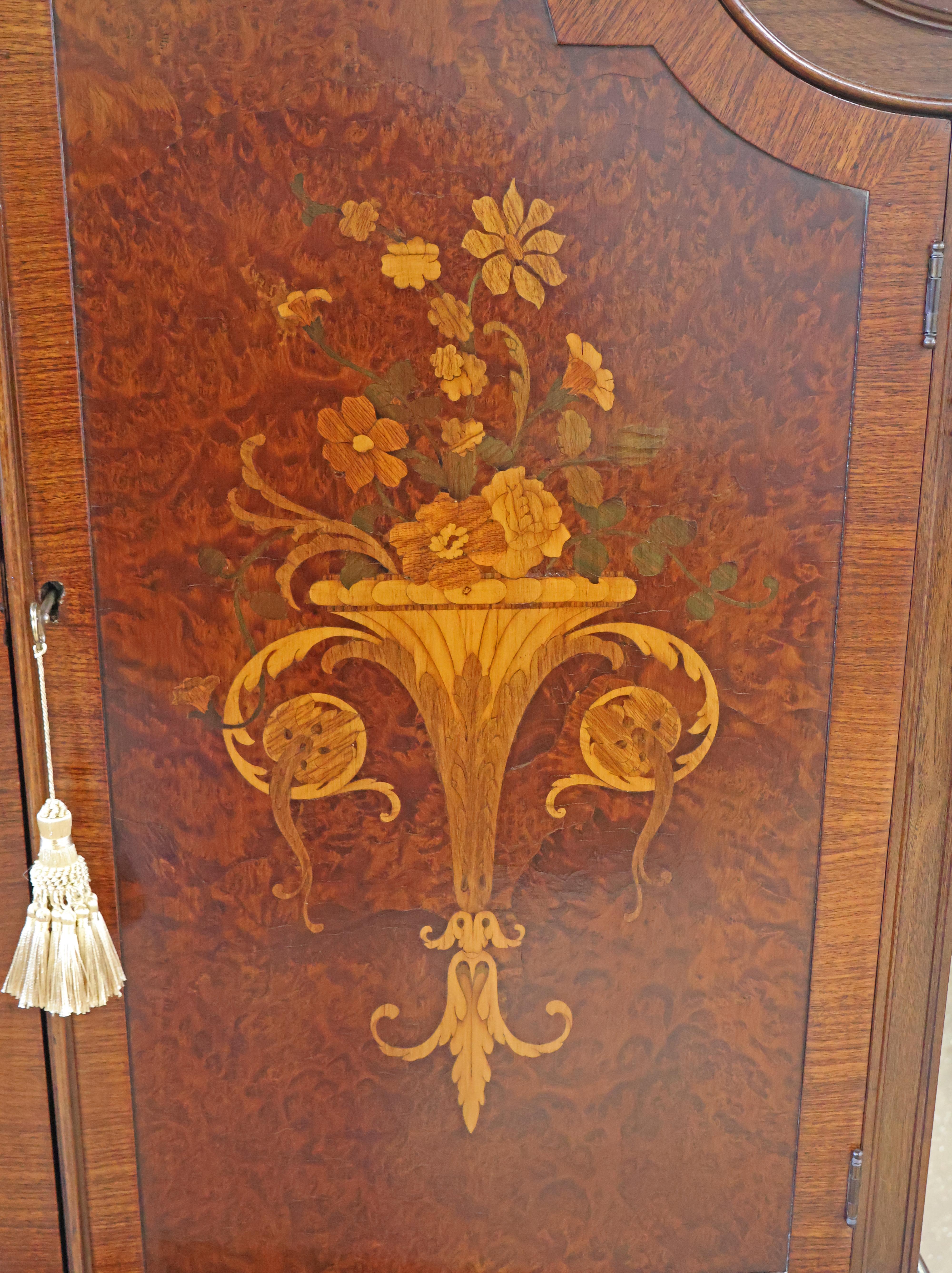 Rockford Burled Walnut & Satinwood Inlaid Louis XV Style Liquor China Cabinet  For Sale 9