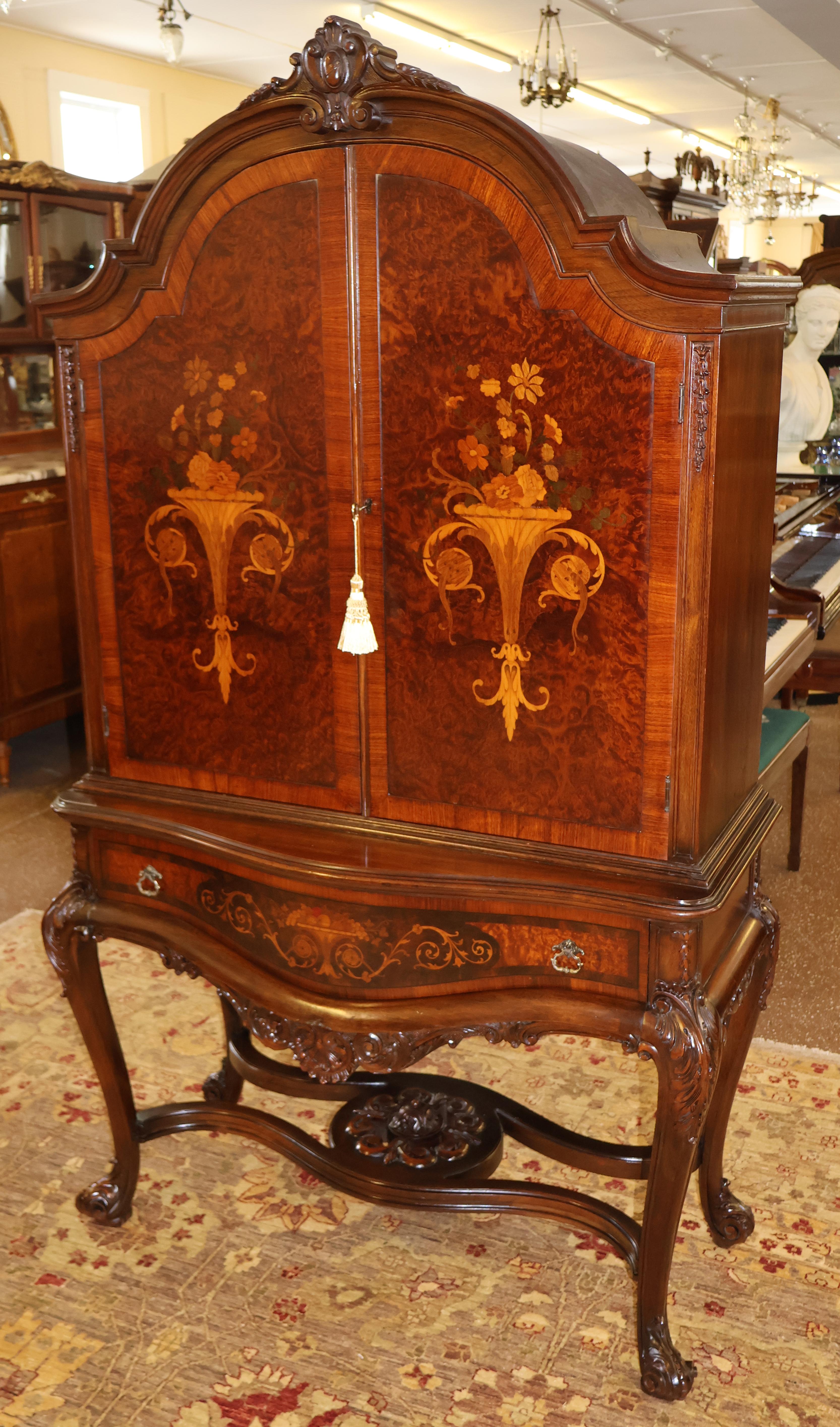 Rockford Burled Walnut & Satinwood Inlaid Louis XV Style Liquor China Cabinet  In Good Condition For Sale In Long Branch, NJ