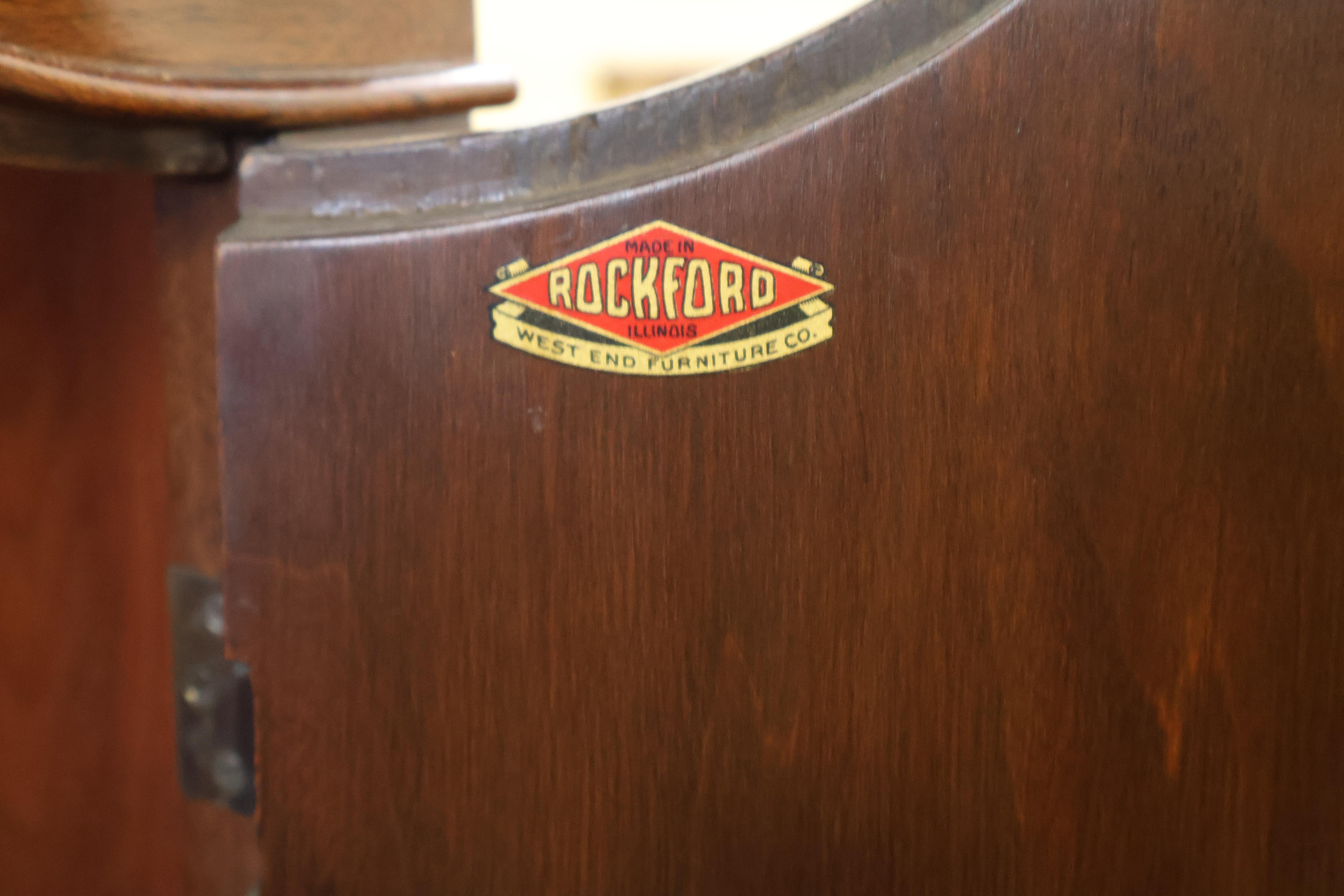 Meuble à liqueurs de style Louis XV en noyer ronce et marqueterie de bois satiné Rockford  en vente 1