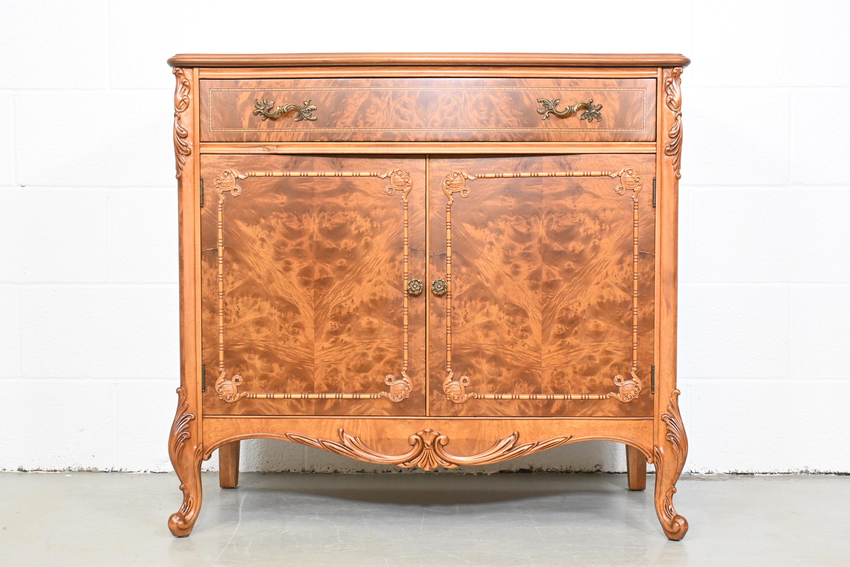 Rockford Furniture French Burl Wood Sideboard or Buffet

Rockford Furniture Company, USA, 1930s

Measures: 35.25 Wide x 18.25 Deep x 32.75 High

French burl wood sideboard with 1 drawer and cabinet. Style similar to Romweber and John