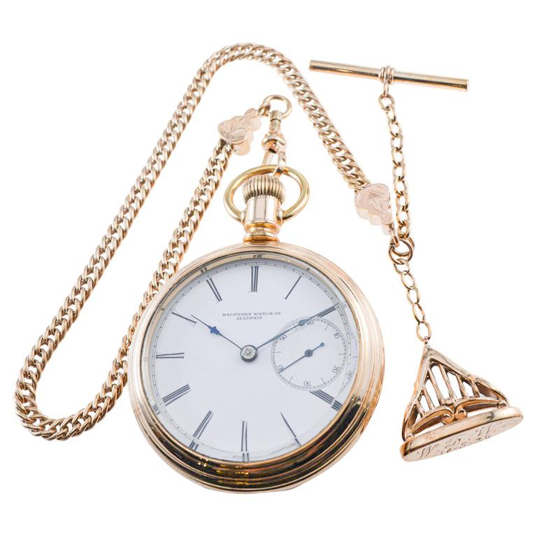 USINE / MAISON : Rockford Watch Company
STYLE / REFERENCE : Plaque complète de taille 18 
METAL / MATERIAL : Rempli d'or jaune
CIRCA : 1870
DIMENSIONS : Diamètre 54 mm 
MOUVEMENT / CALIBRE : Remontage de la tige et remontage de la clé au début / 15