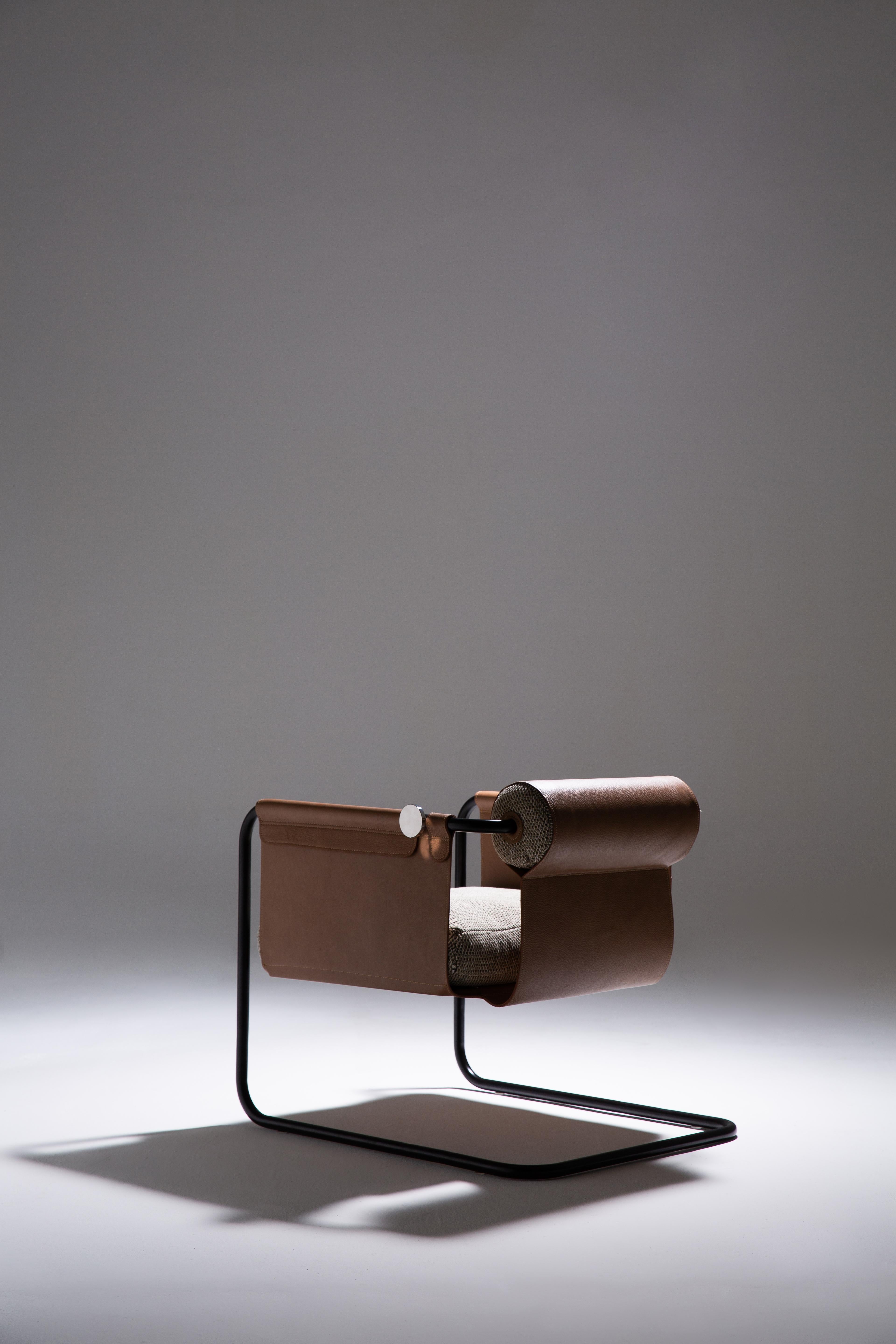 XXIe siècle et contemporain Fauteuil à bascule de Bruno de Carvalho - Cuir et métal brésilien contemporain en vente