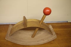 Belleza mecedora Diseñada por Gloria Caranica para Creative Playthings