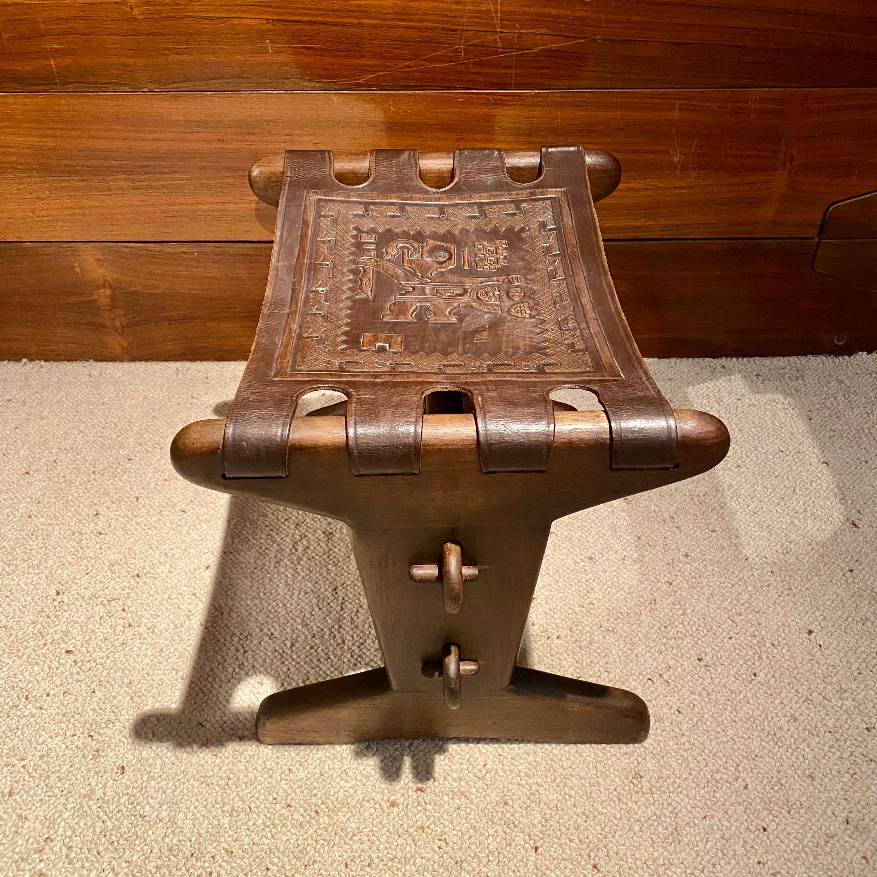 Chaise à bascule et repose-pieds d'Angel Pazmino, Équateur, années 1970 en vente 3