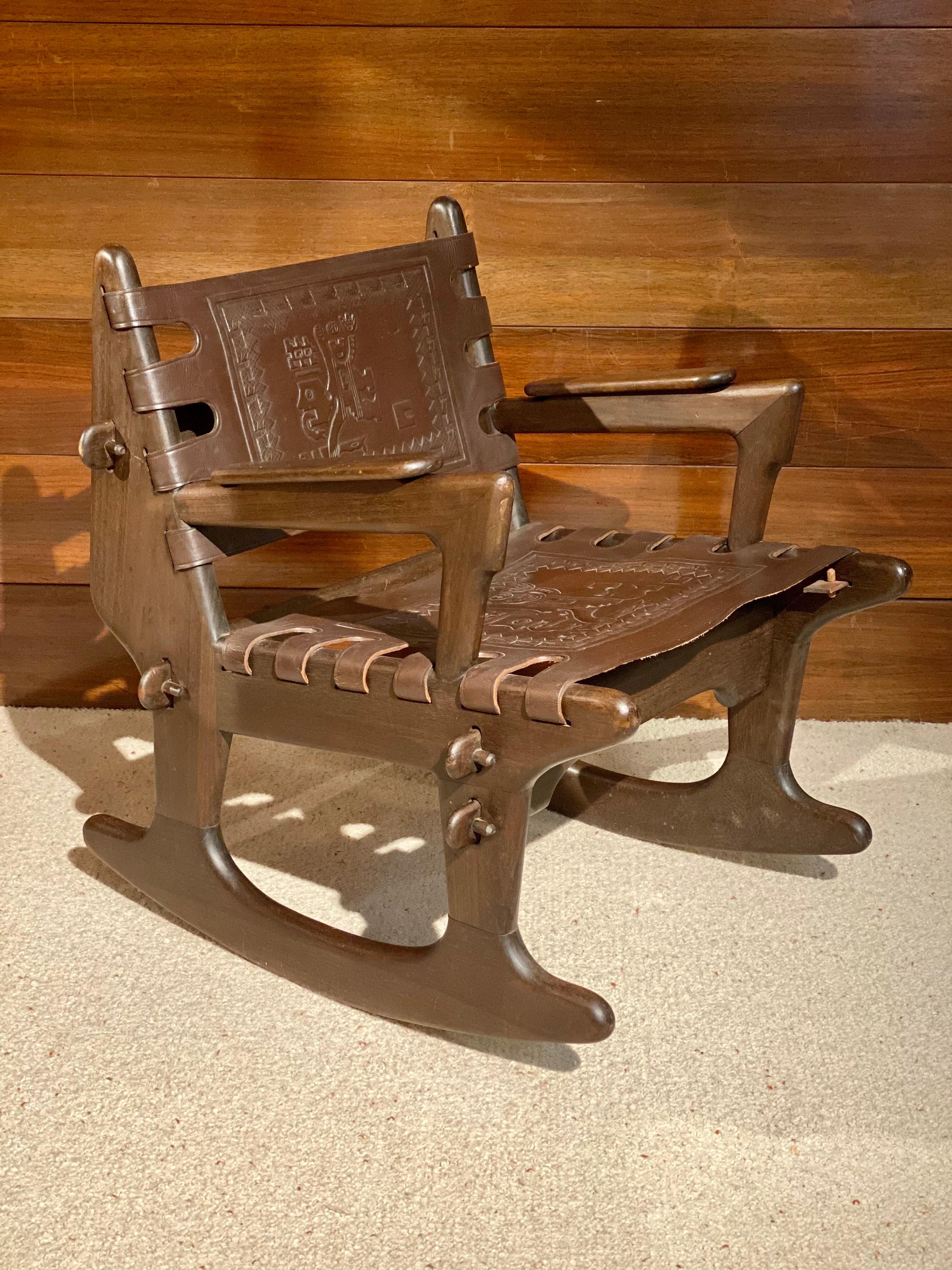Rocking Chair and Footrest by Angel Pazmino, Ecuador, 1970's In Good Condition For Sale In Saint Ouen, FR