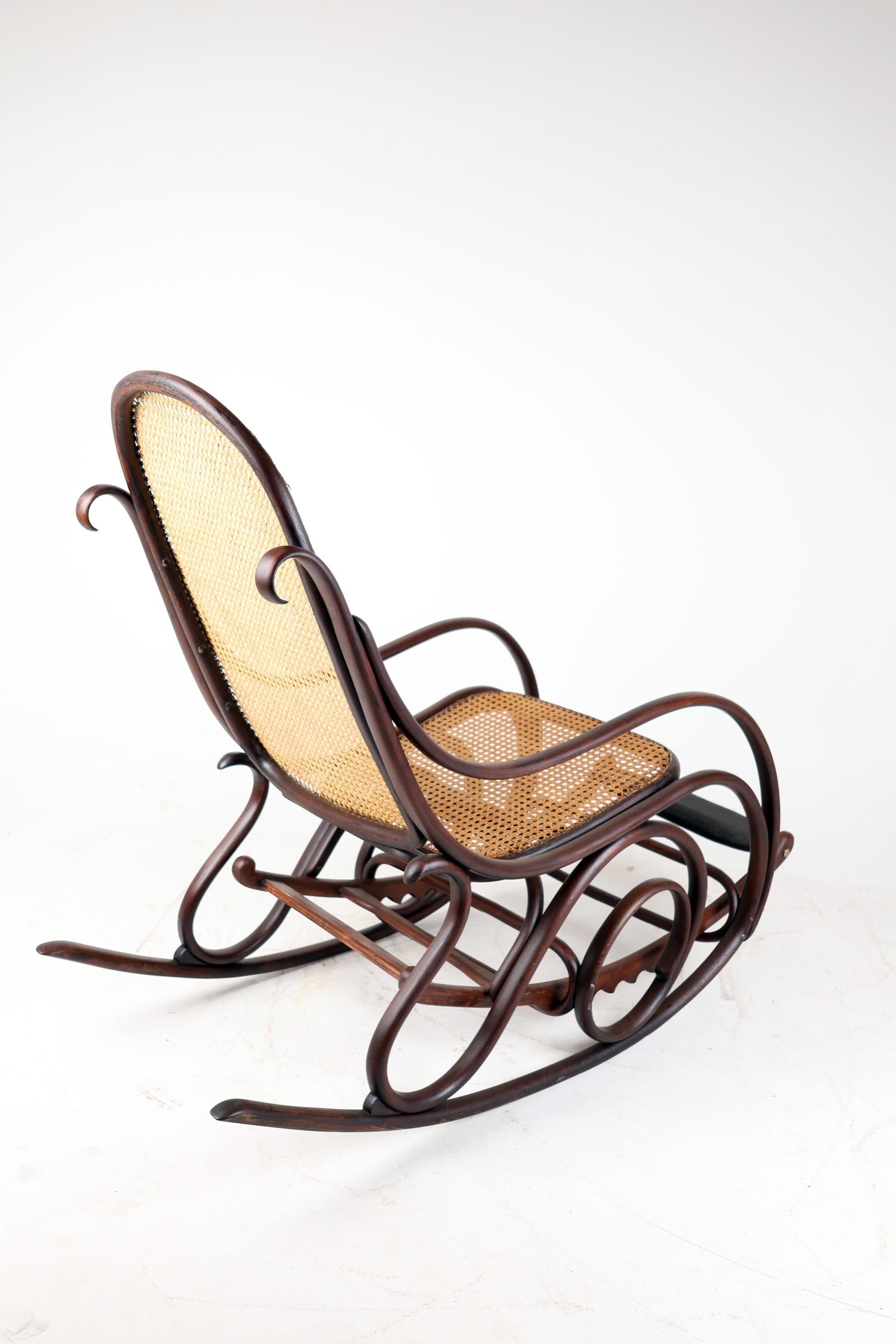 Austrian Rocking Chair And Its Footrest, Beech, Spirit 