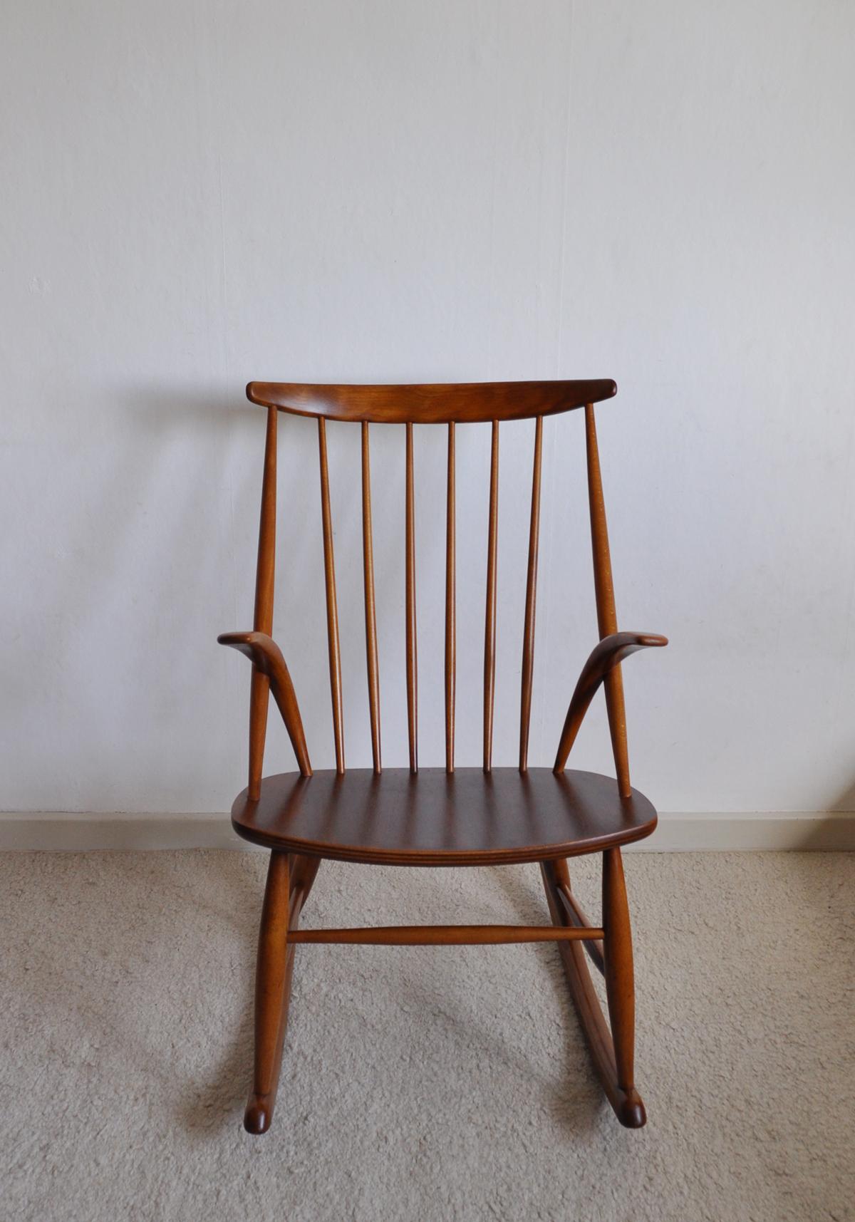 illum wikkelso rocking chair