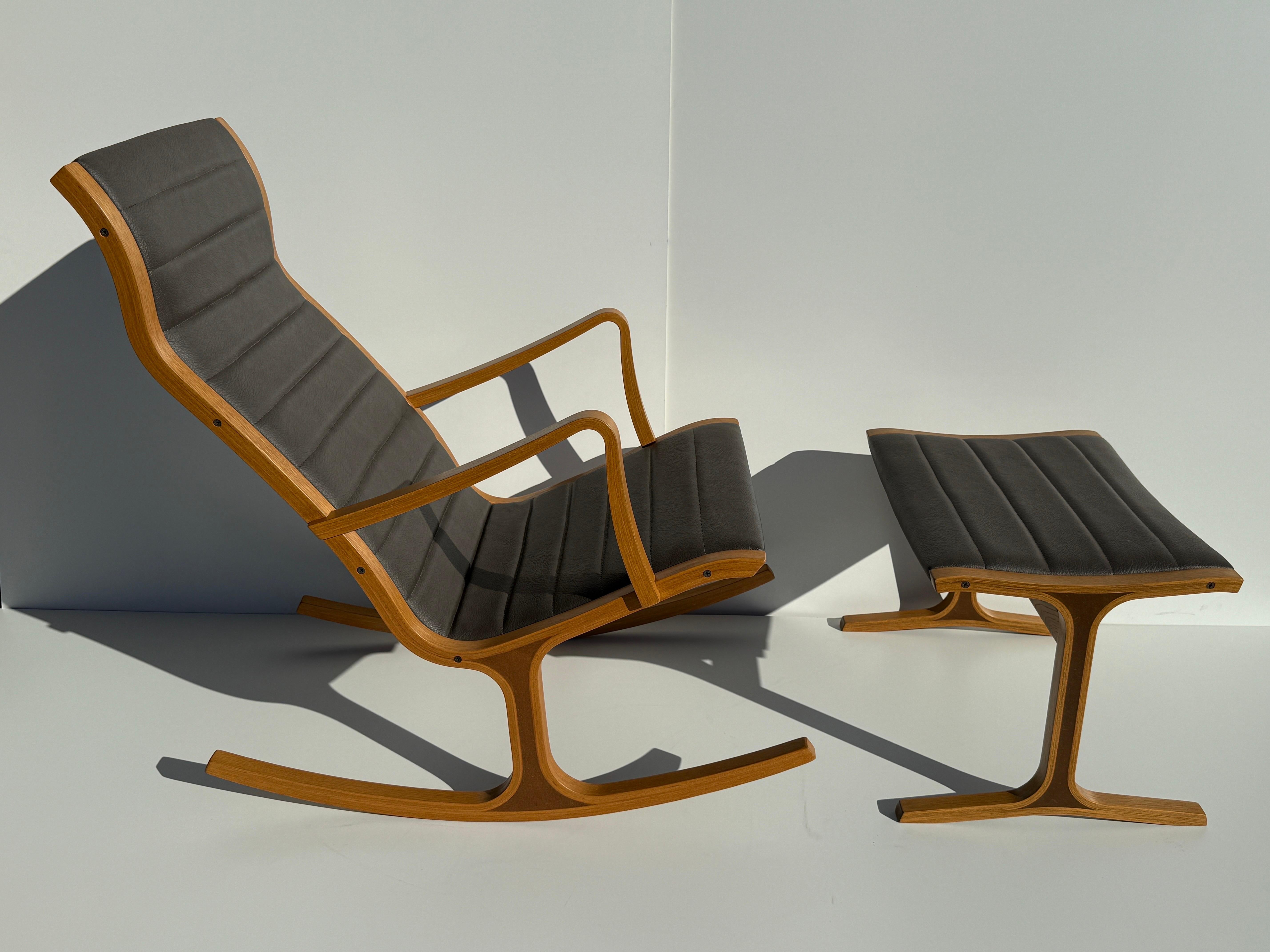 Heron rocking chair and matching footrest / ottoman designed by Mitsuwasa Sugasawa made of bent laminated oak and manufactured by Tendo Mokko Japan. Great example of Japanese mid century design and comfort.
Chair been professionally  refinished and