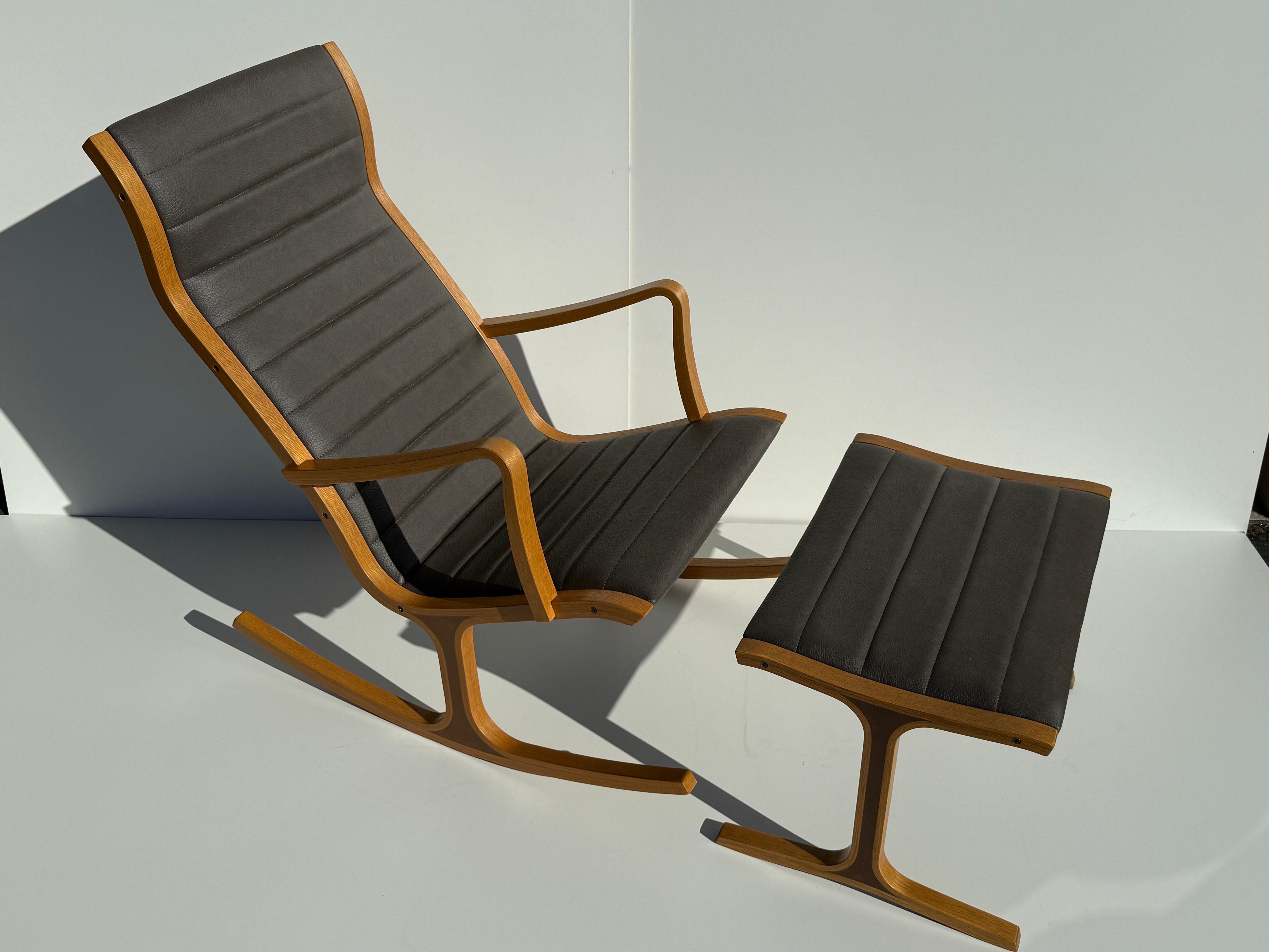 Rocking Chair by Tendo Mokko Japan In Good Condition For Sale In North Hollywood, CA