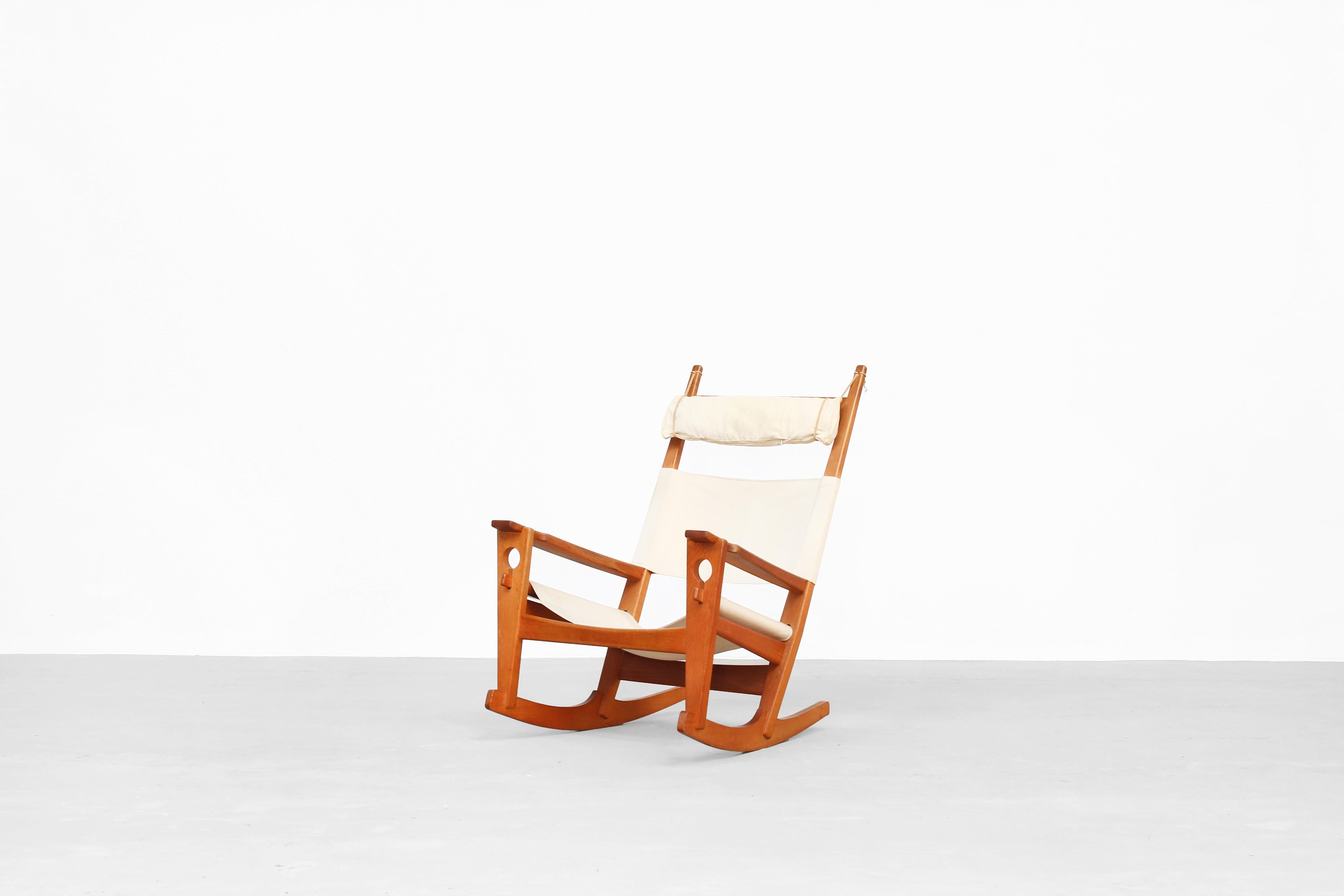 Beautiful rocking chair designed by Hans J. Wegner and produced by GETAMA in the 1960ies in Denmark. The chair is in a wonderful original condition. The oak wood is beautifully patinated and the fabric is without any damages.