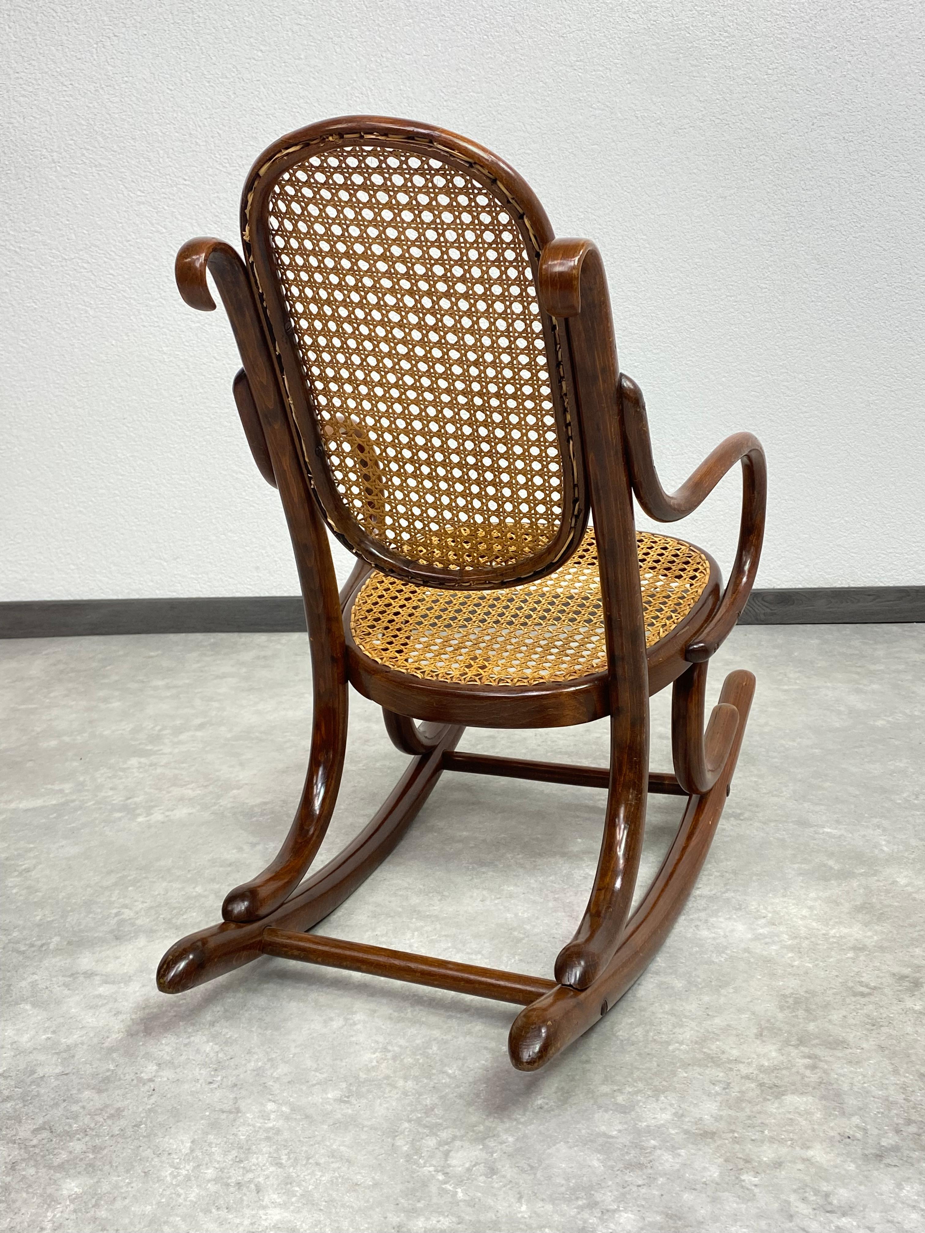 Rocking chair for children no.2 by Thonet In Excellent Condition For Sale In Banská Štiavnica, SK