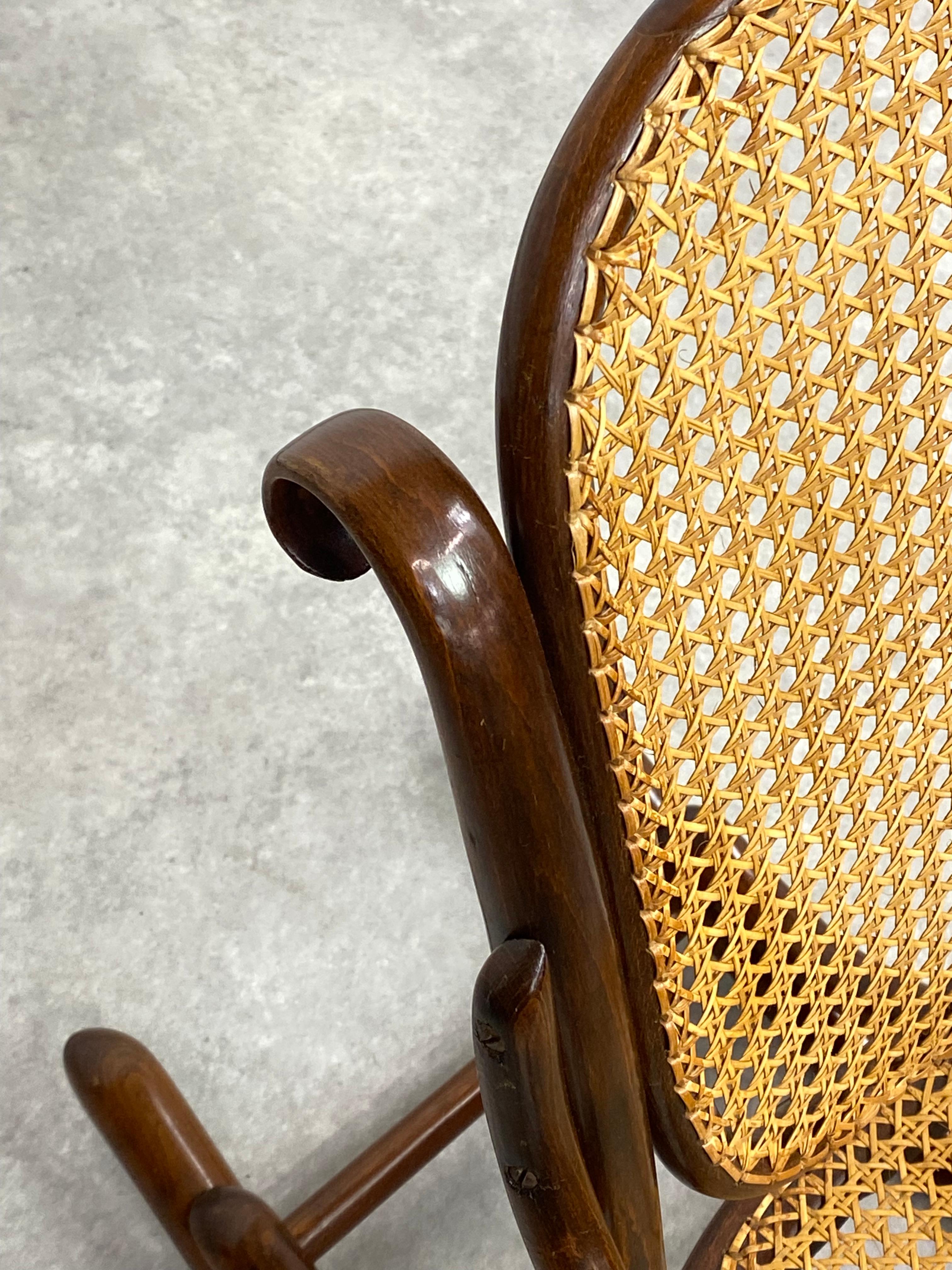 Early 20th Century Rocking chair for children no.2 by Thonet For Sale
