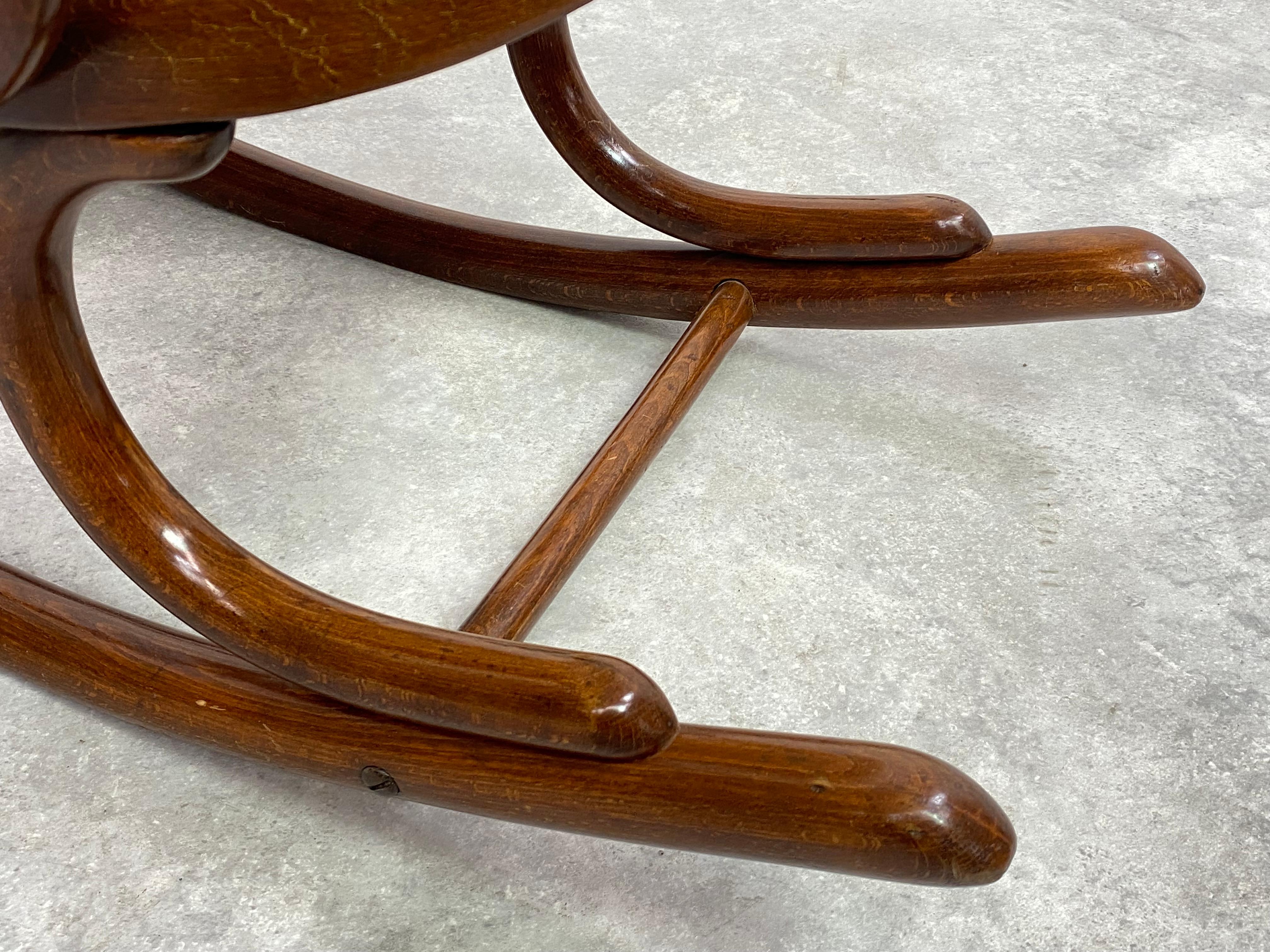 Rocking chair for children no.2 by Thonet For Sale 2