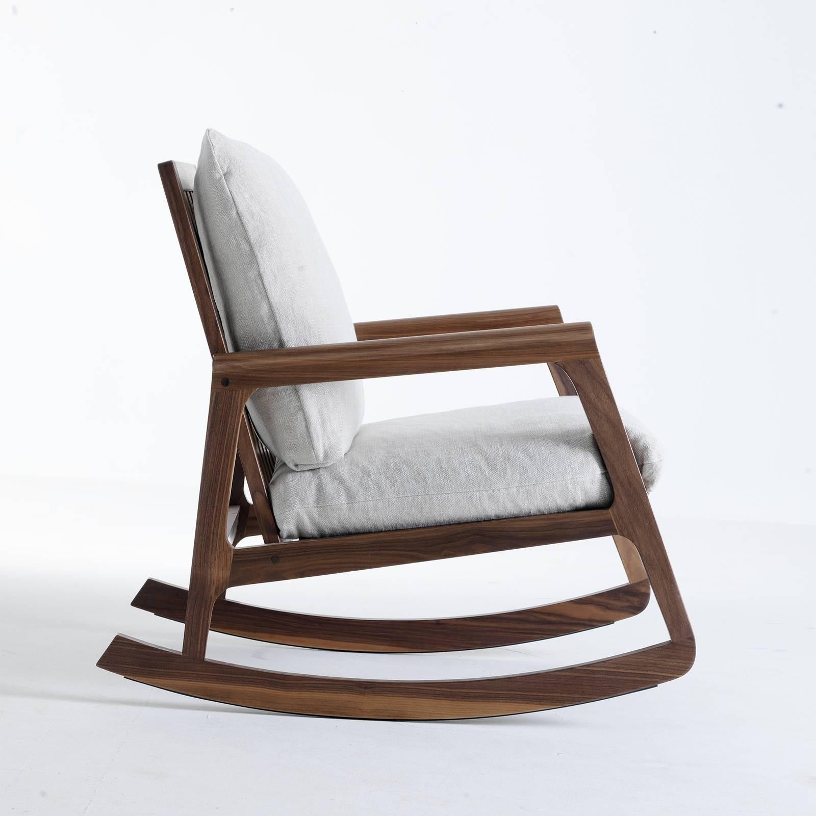 This striking chair merges tradition and style with the highest standard of quality and the handmade craftsmanship that characterize Dale's furnishing products. The impressive construction features elegantly curved rockers on each side, connecting