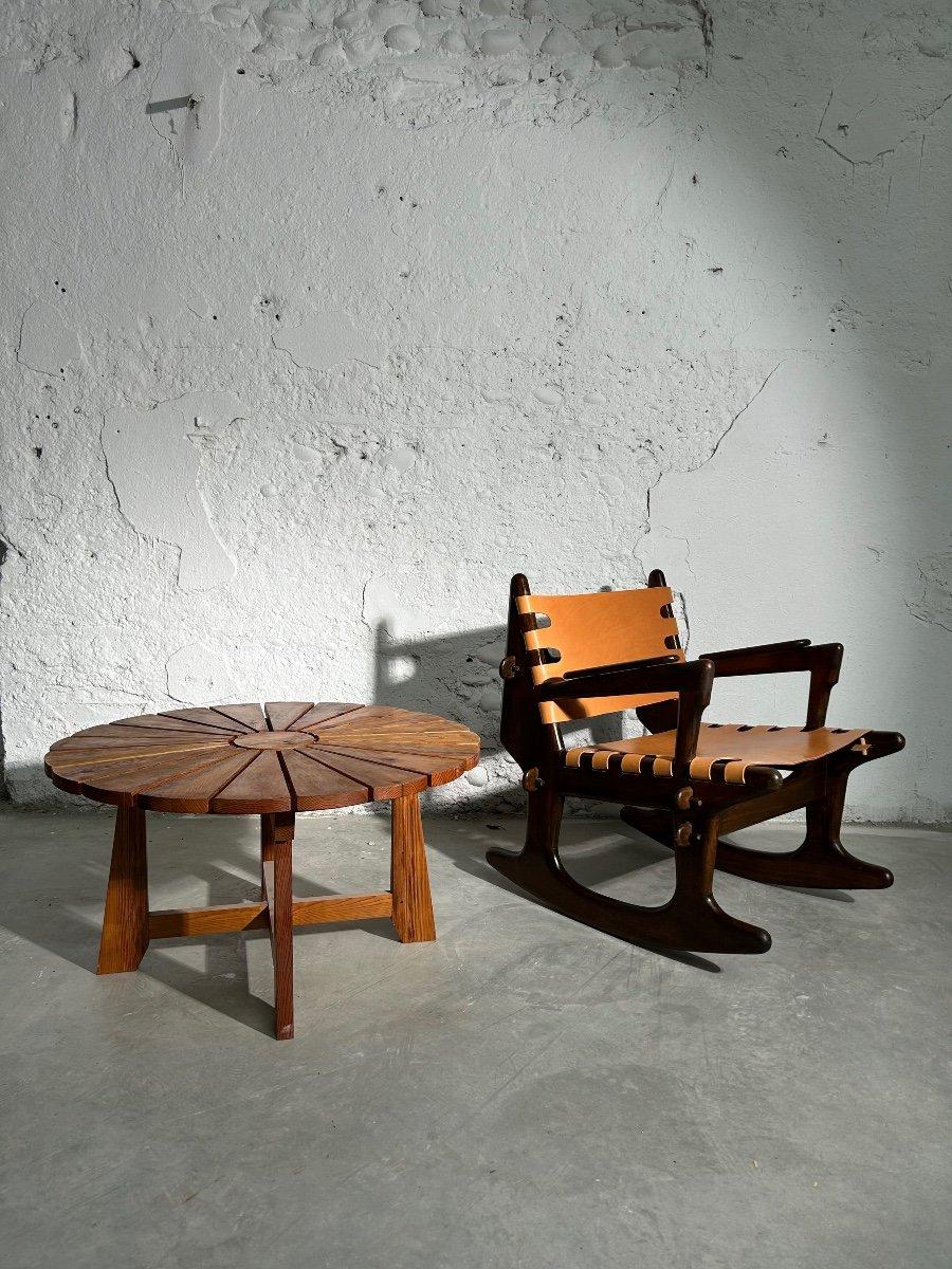 Belle chaise à bascule d'Angel Pazmino des années 1960 par Éditions Muebles de Estilo, Équateur
Grand design sud-américain