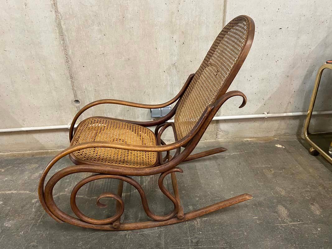 Rocking Chair from Gebrüder Thonet Vienna GmbH In Good Condition In Hamburg, DE