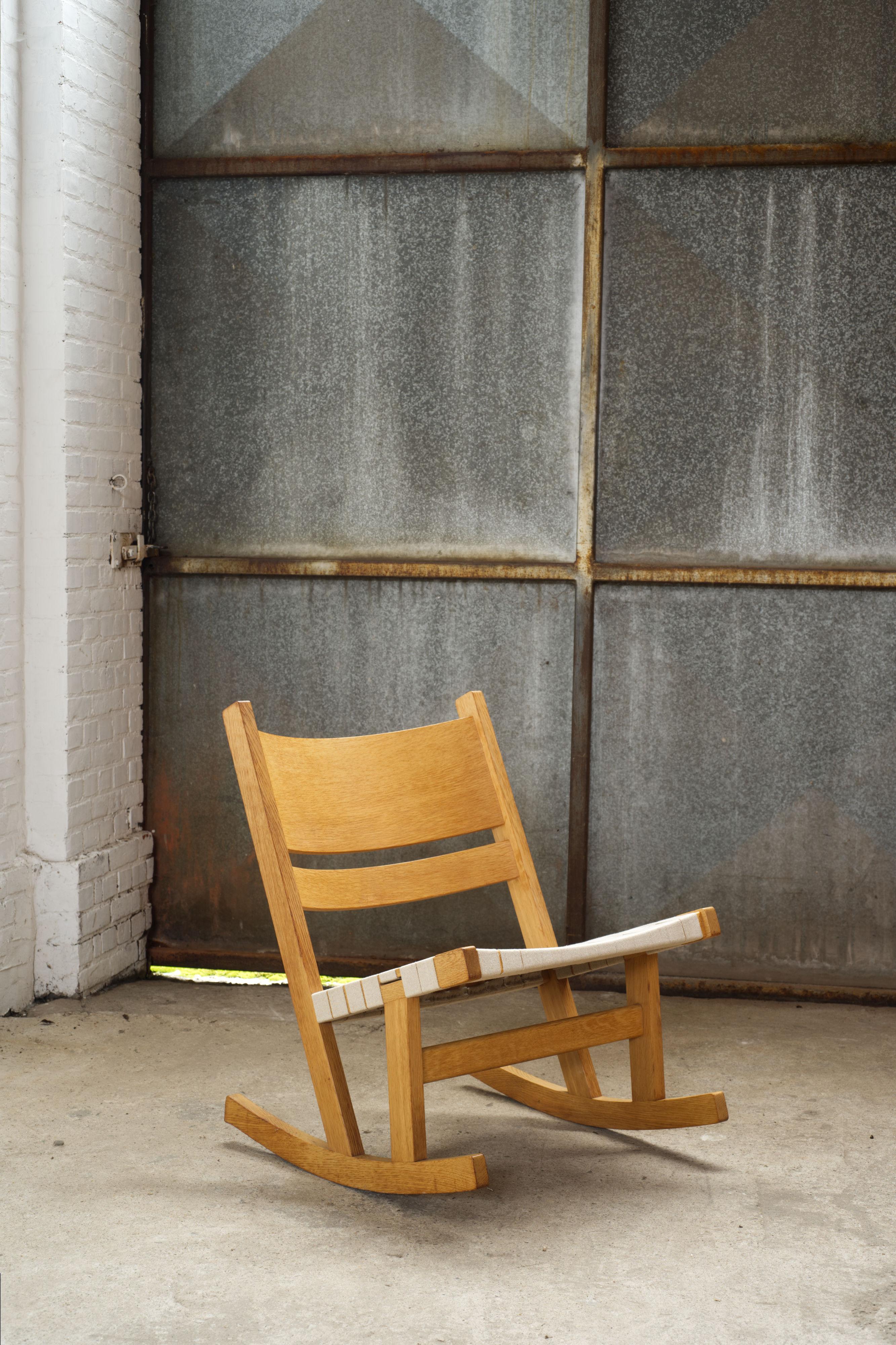 Rocking chair 'GE 674' by Hans wegner, Getame, 1970s In Good Condition For Sale In Balen, BE