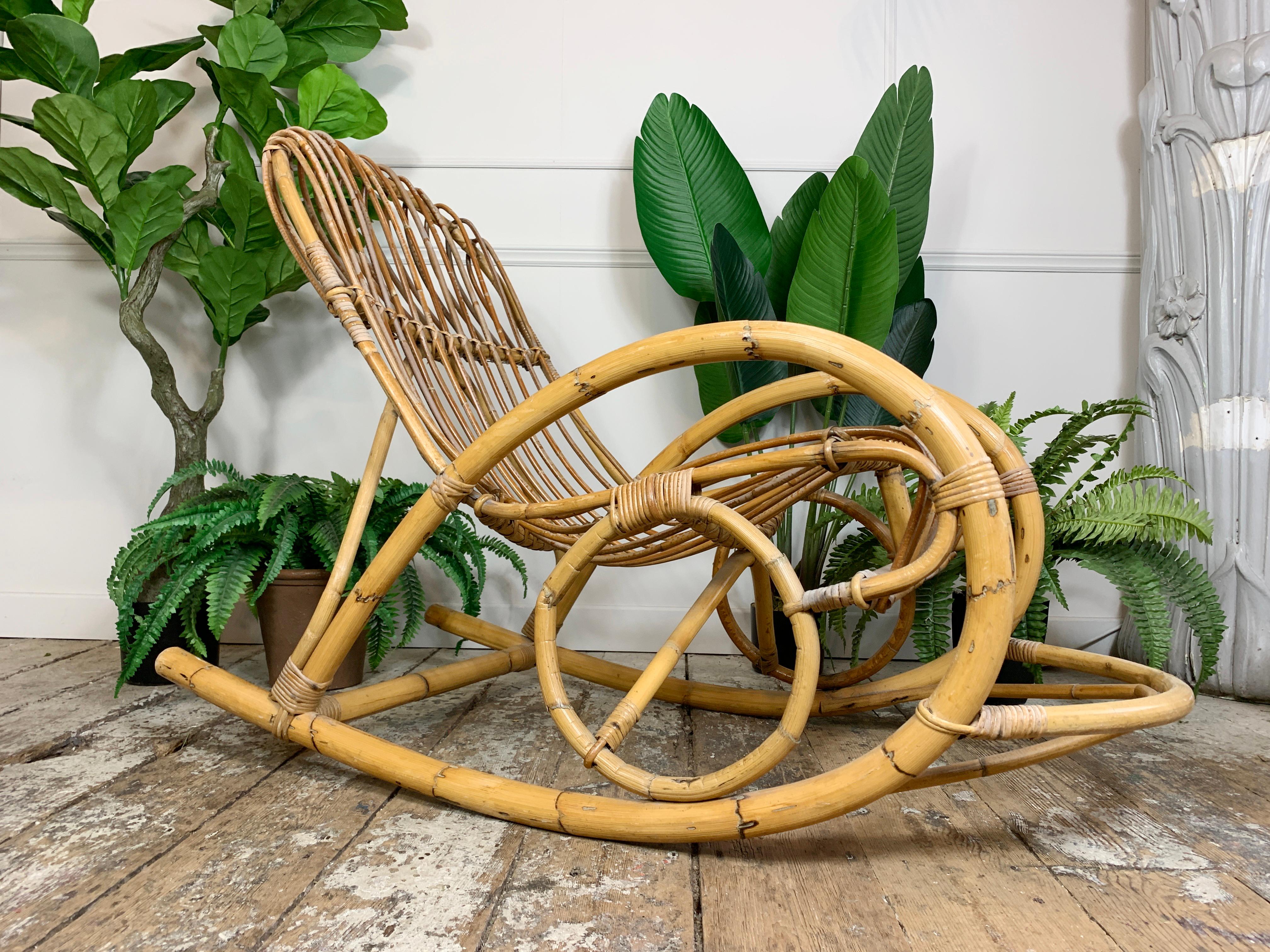 Chaise à bascule en bambou et rotin attribuée à Franco Albini, années 1950 en vente 2