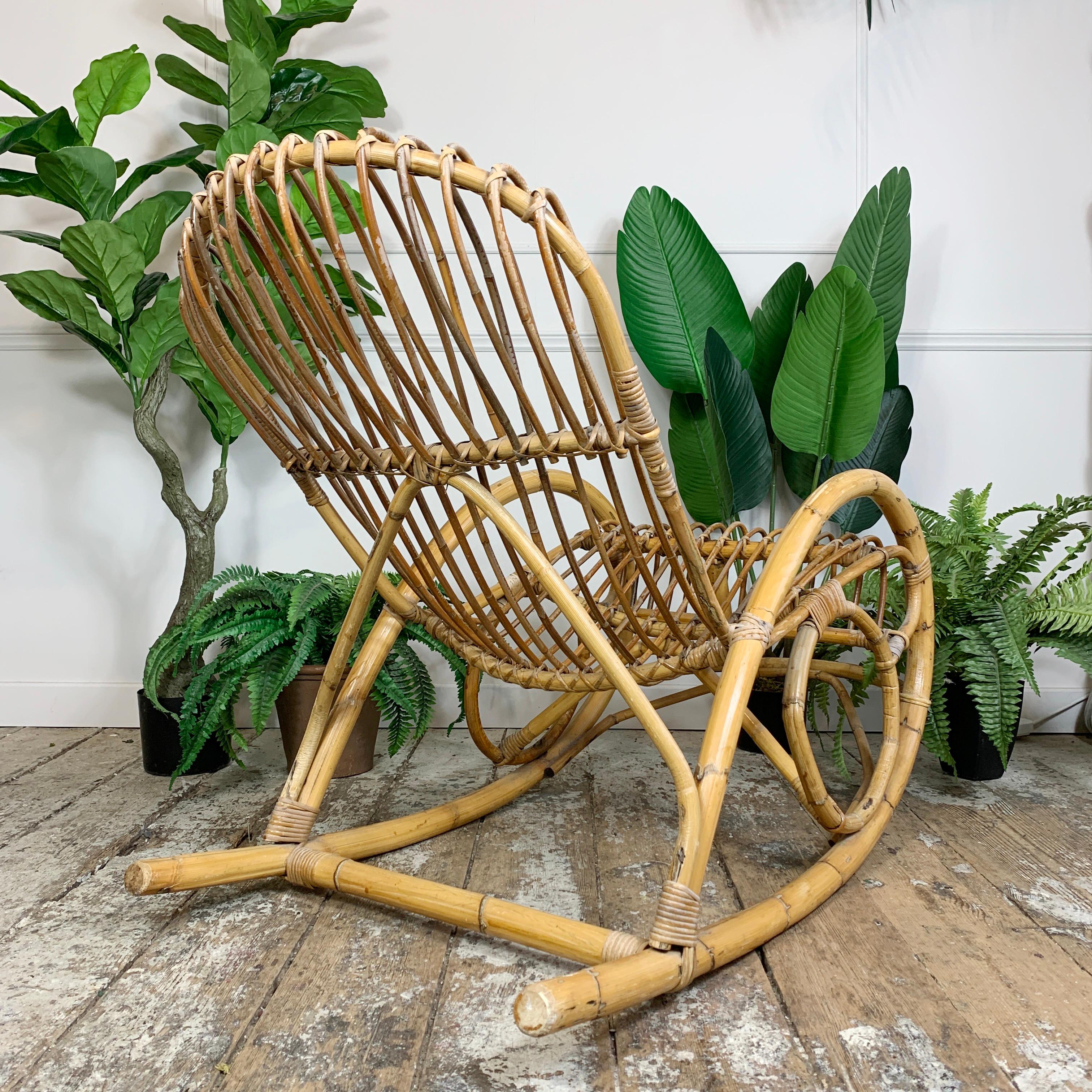 Bambou Chaise à bascule en bambou et rotin attribuée à Franco Albini, années 1950 en vente