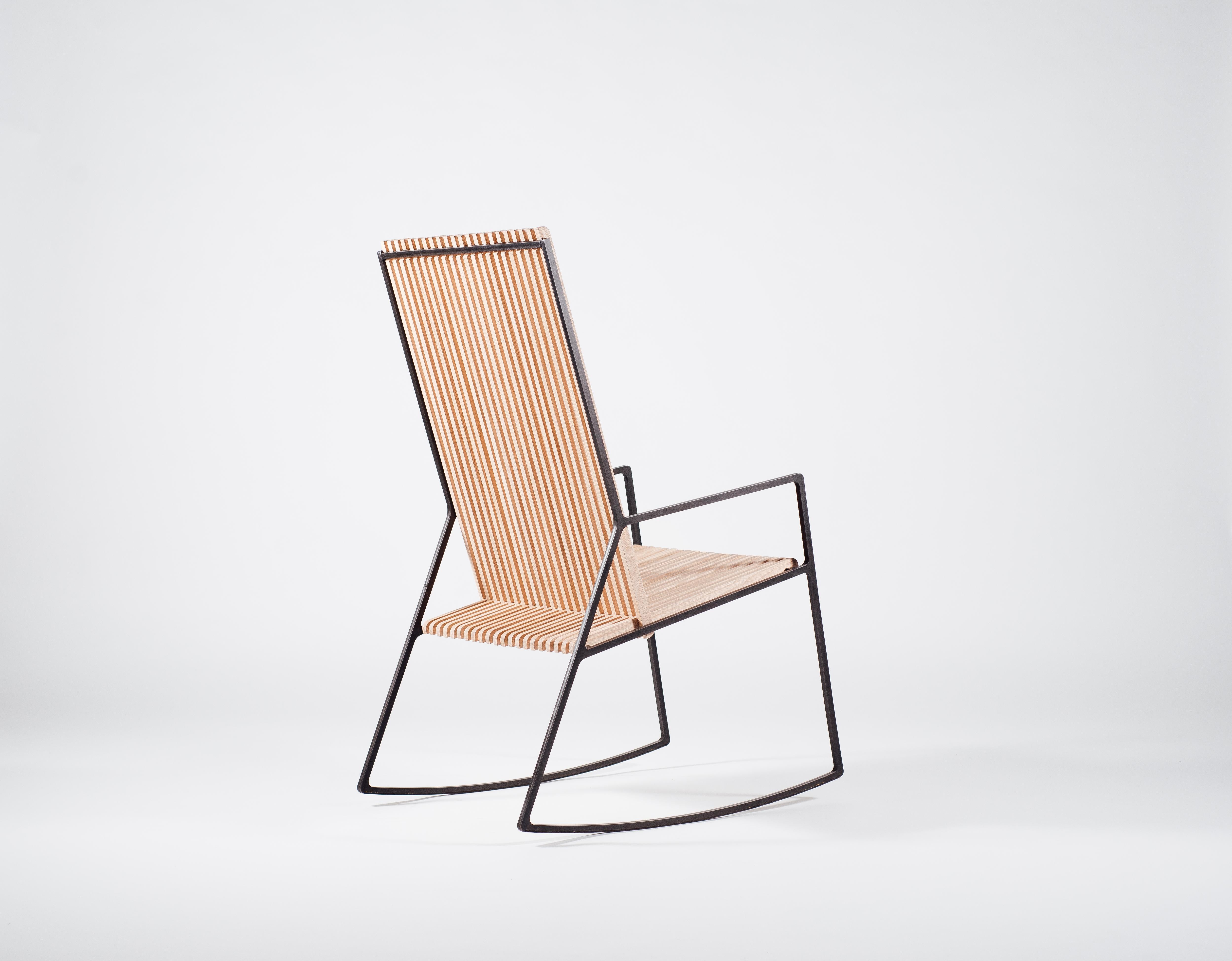 Rocking Chair aus geschwärztem, geschwärztem Stahl und geölten Eichenholzlatten (Moderne) im Angebot