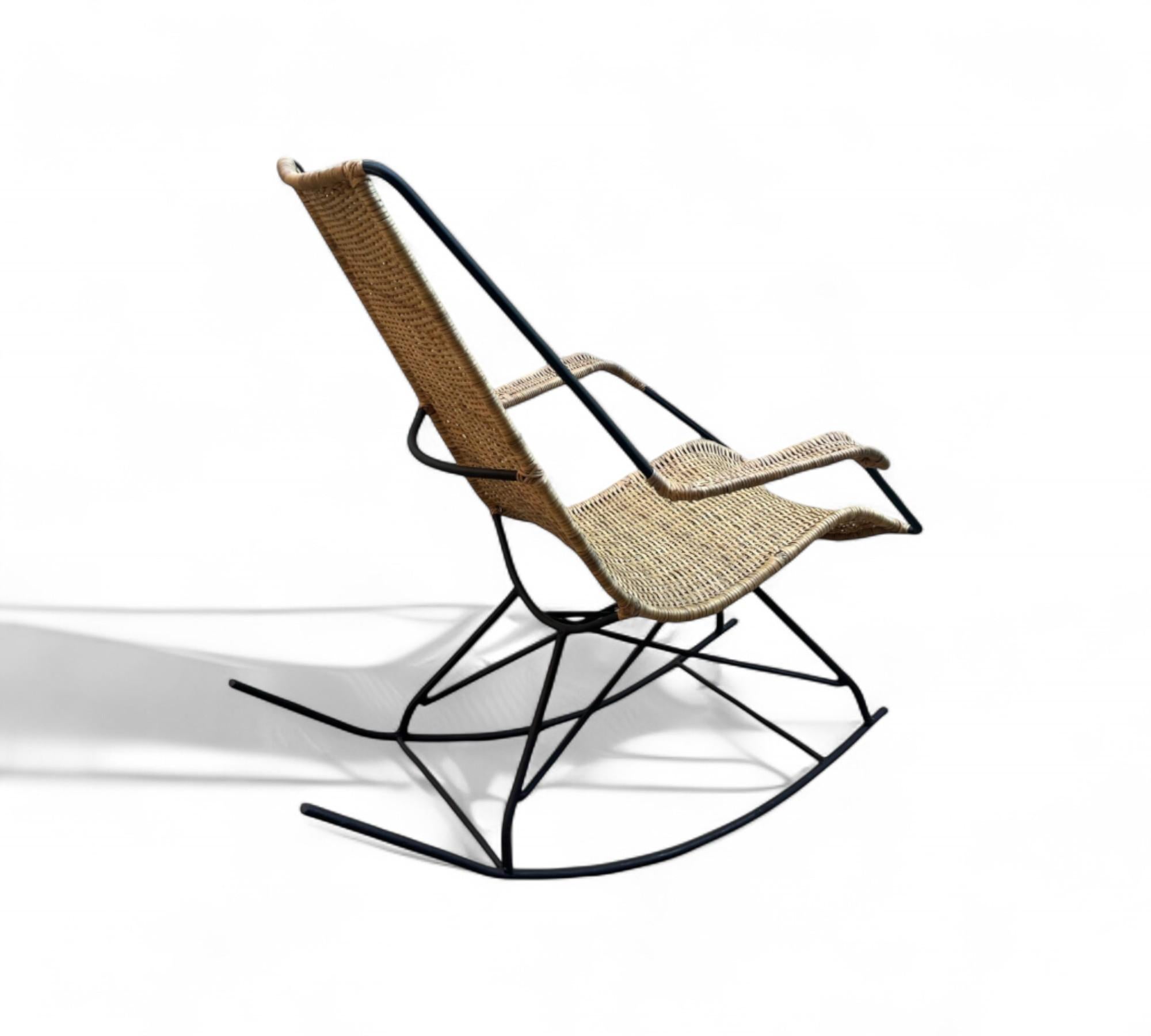 Rocking Chair in Metal & Wicker by Carlo Hauner, c. 1950s en vente 3