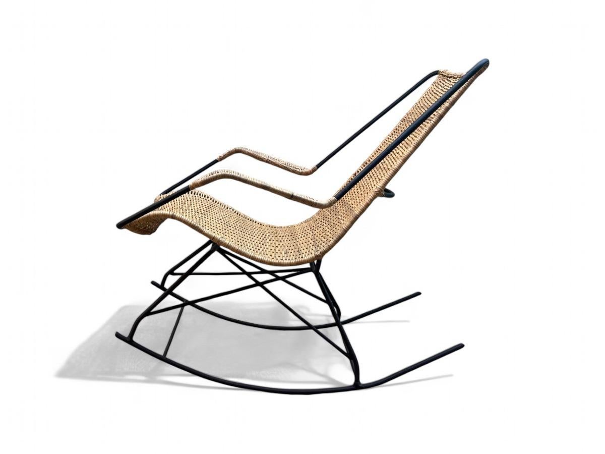 Mid-Century Modern Rocking Chair in Metal & Wicker by Carlo Hauner, c. 1950s en vente