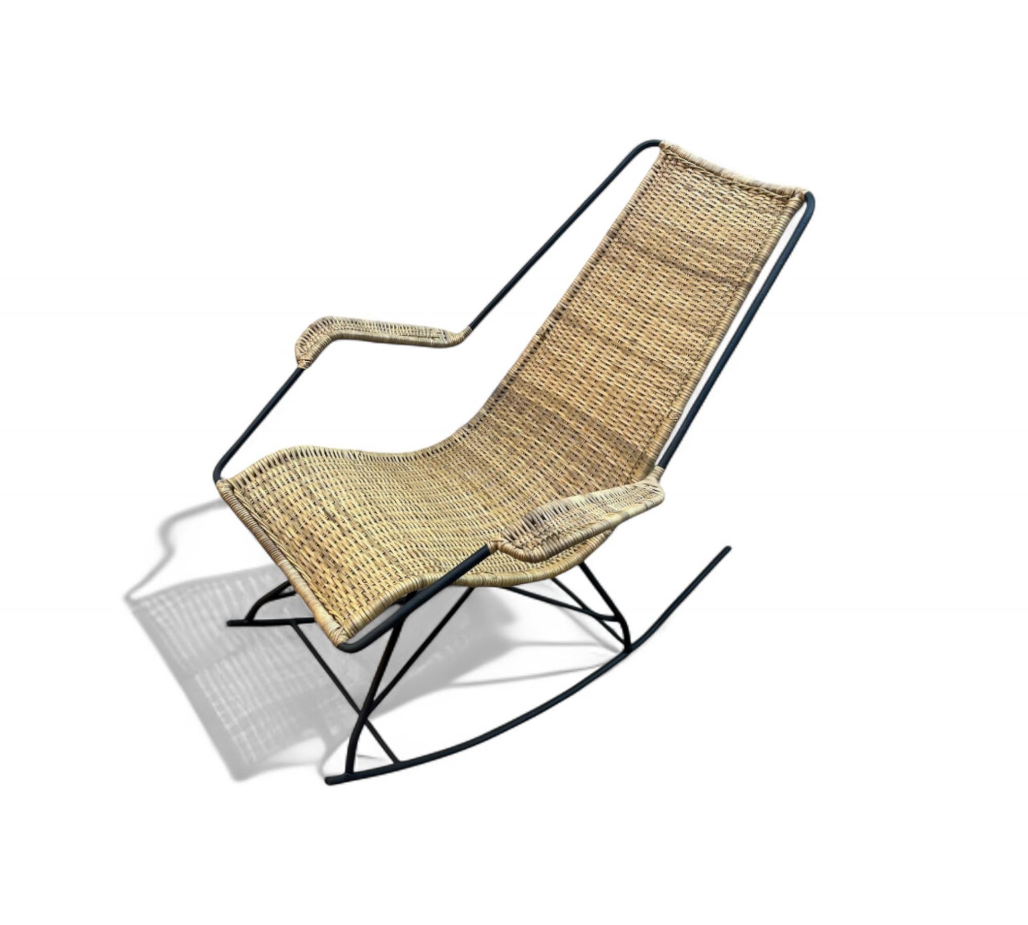 Rocking Chair in Metal & Wicker by Carlo Hauner, c. 1950s en vente 1
