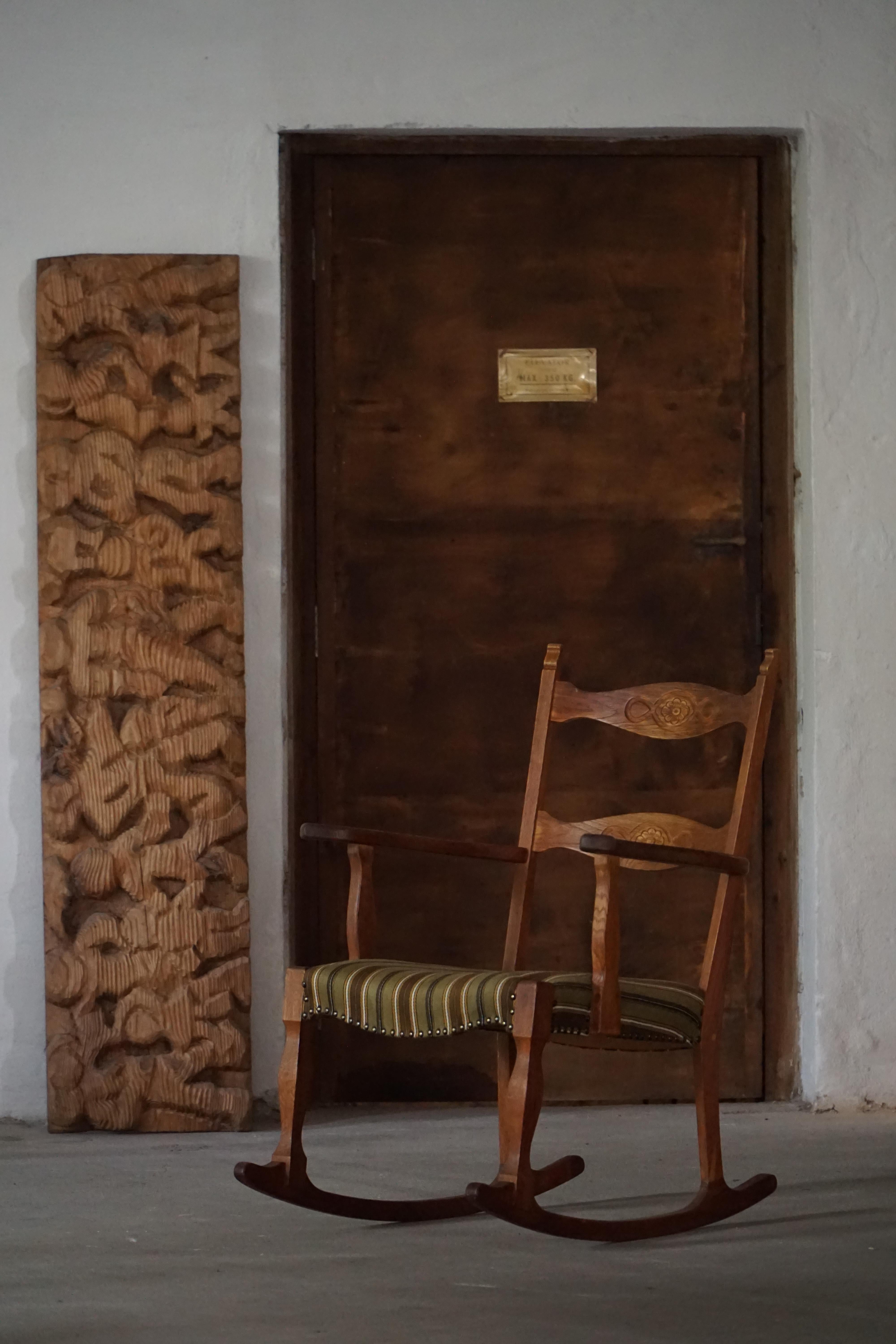 Scandinave moderne Chaise à bascule en Oak, modernité danoise du milieu du siècle, Henning Kjærnulf, 1960s en vente