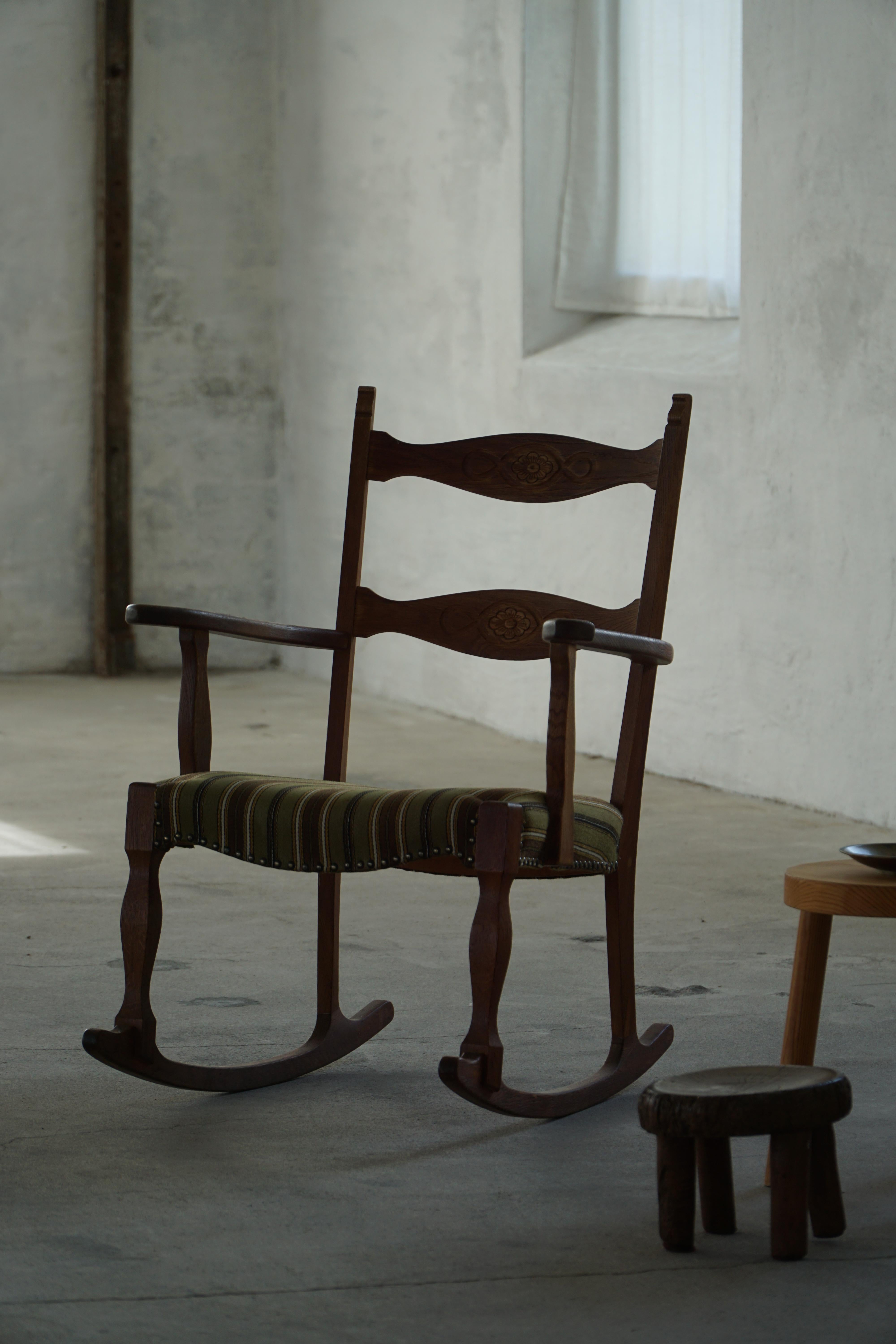 20ième siècle Chaise à bascule en Oak, modernité danoise du milieu du siècle, Henning Kjærnulf, 1960s en vente