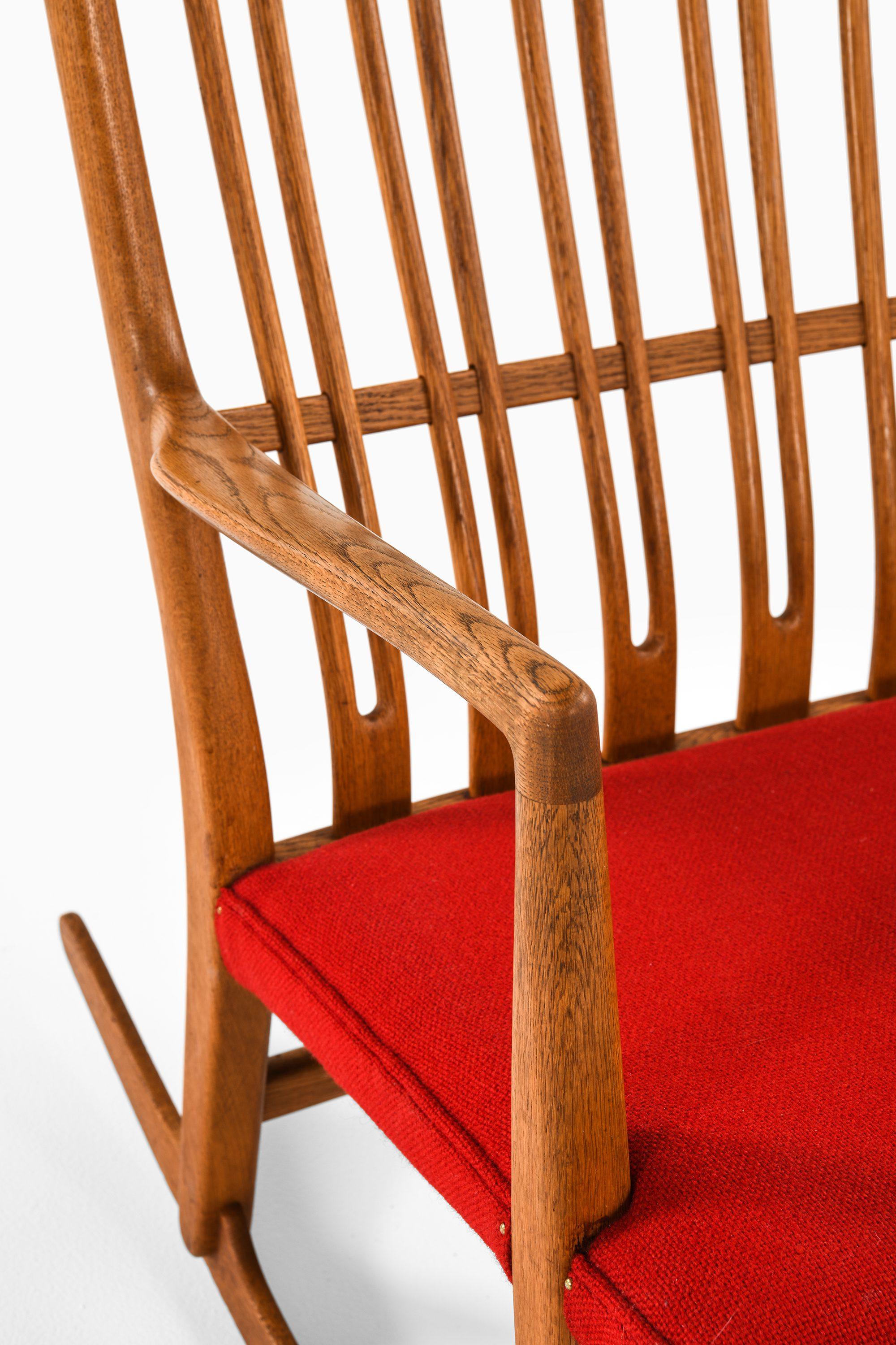 20th Century Rocking Chair in Oak with Wool Fabric by Hans Wegner, 1950's For Sale