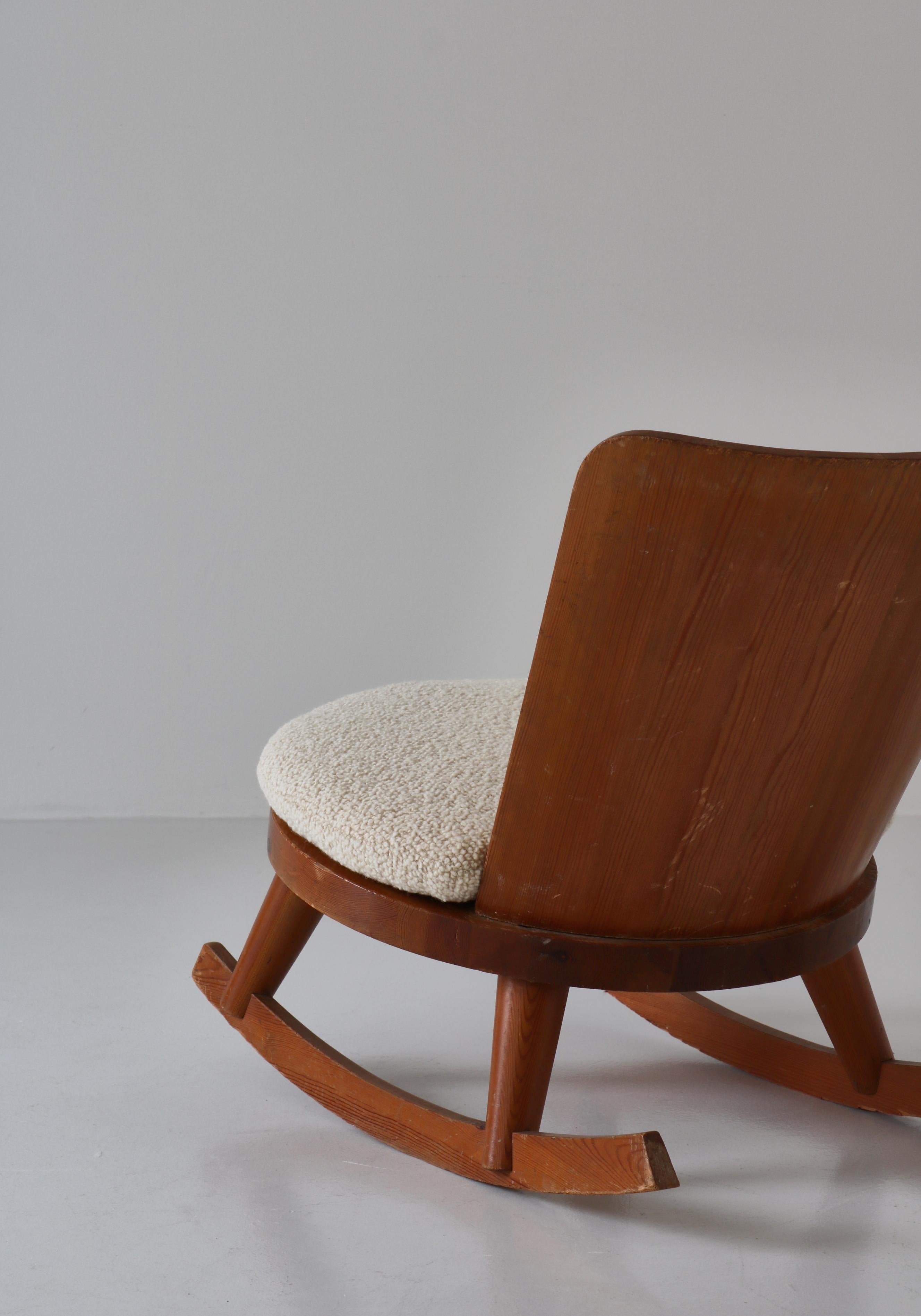 Rocking Chair in Pine by Torsten Claeson for Svensk Fur, Swedish Modern, 1930s For Sale 4