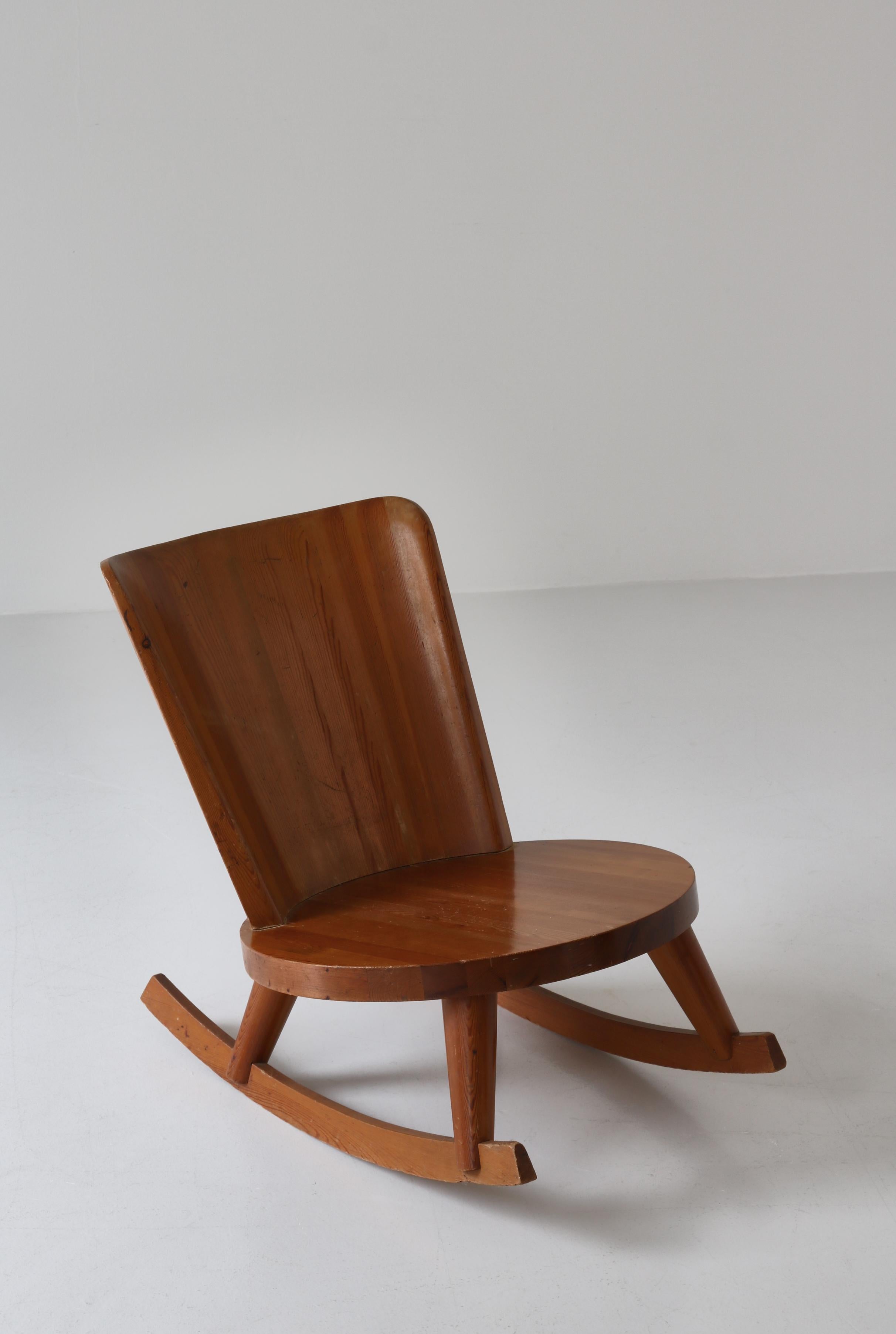 Rocking Chair in Pine by Torsten Claeson for Svensk Fur, Swedish Modern, 1930s For Sale 6