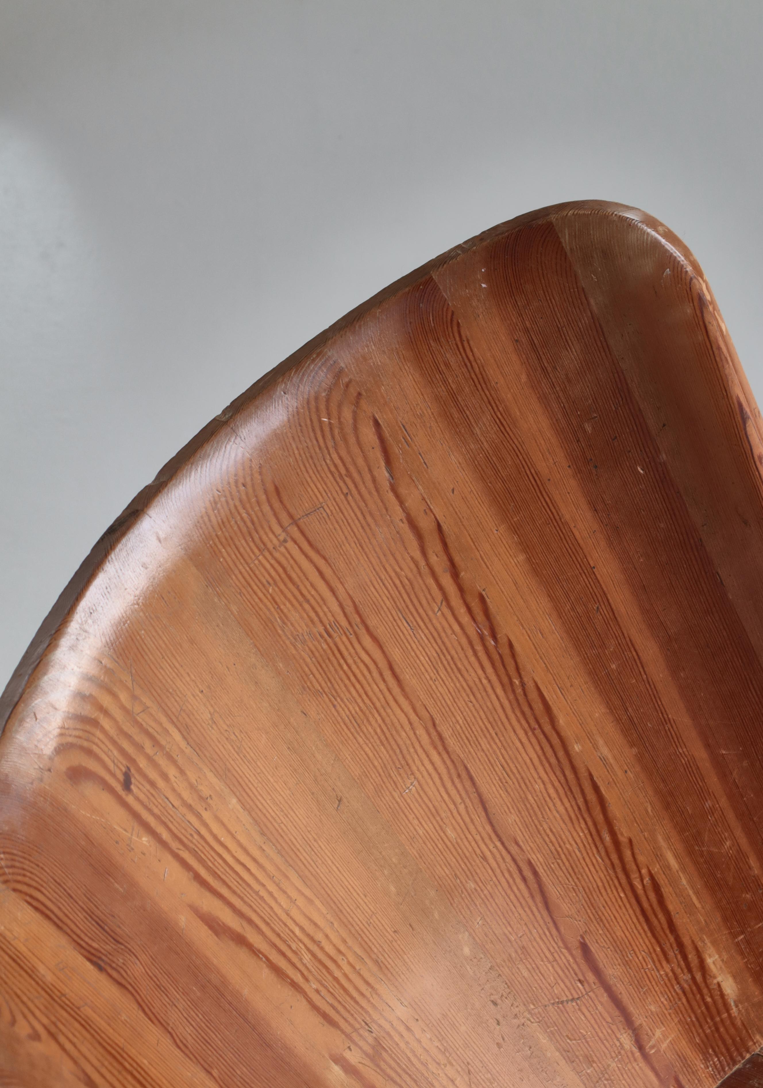 Chaise à bascule en pin et peau de mouton par Göran Malmvall, The Modernity suédois, années 1930 en vente 4