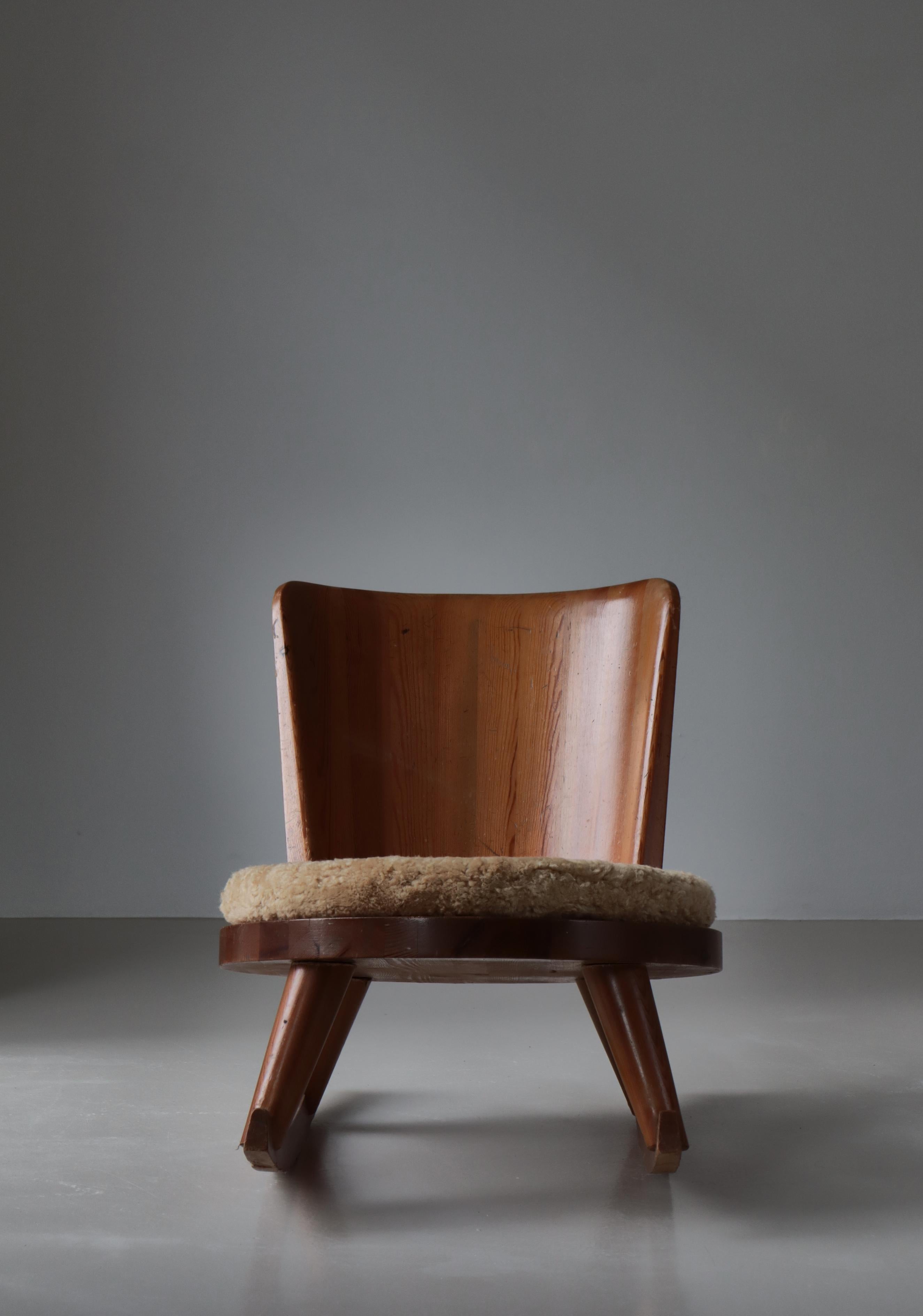 Chaise à bascule en pin et peau de mouton par Göran Malmvall, The Modernity suédois, années 1930 en vente 12