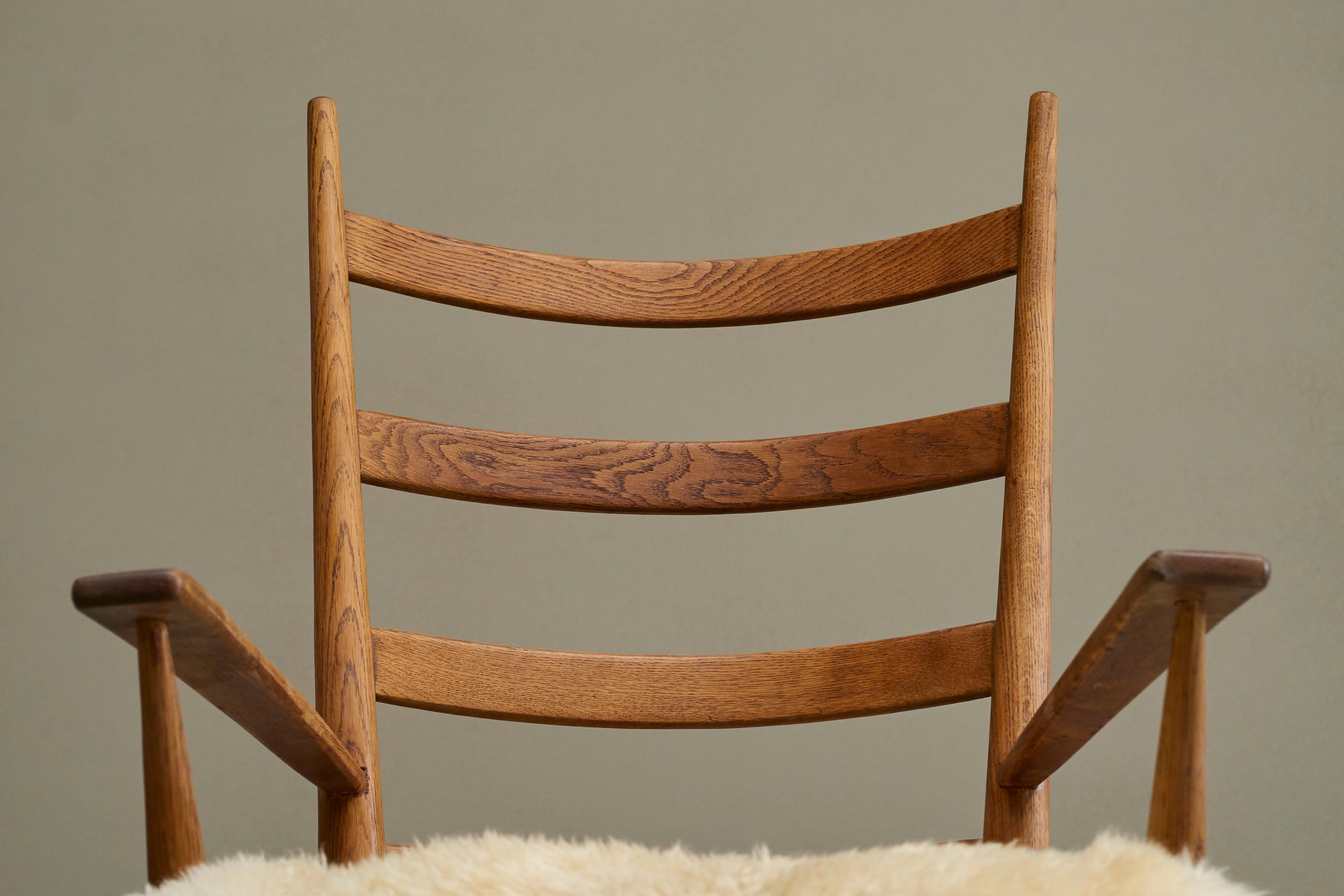 Sedia a dondolo in massello di Oak e pelle di pecora Francia anni '60 in vendita 5