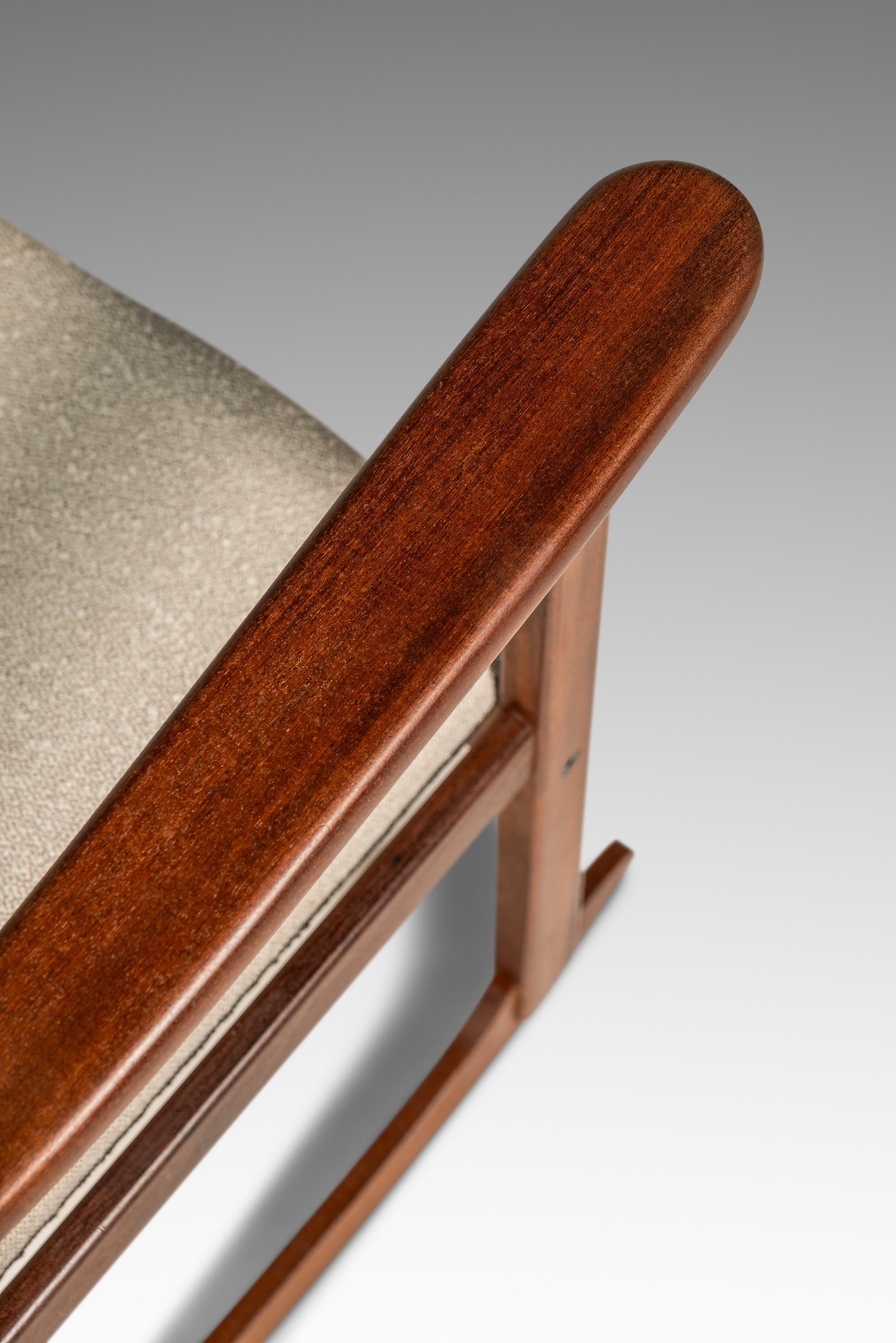 Rocking Chair in Solid Teak & Bouclé, Yngve Ekström for Swedese, Sweden, 1960s im Angebot 7