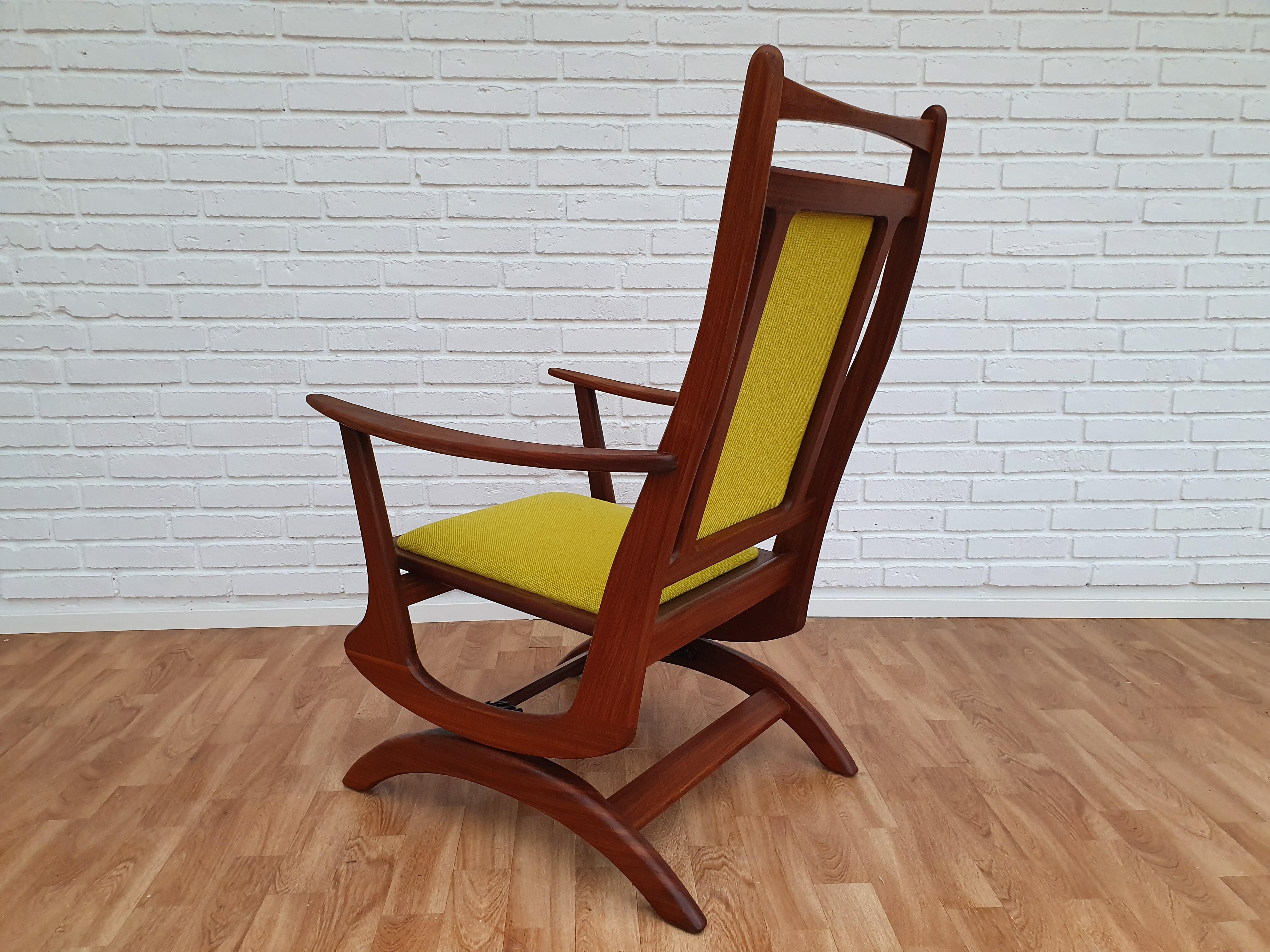 Rocking Chair in Solid Teak Wood, Kvadrat Wool, 1960s, Renovated im Angebot 3