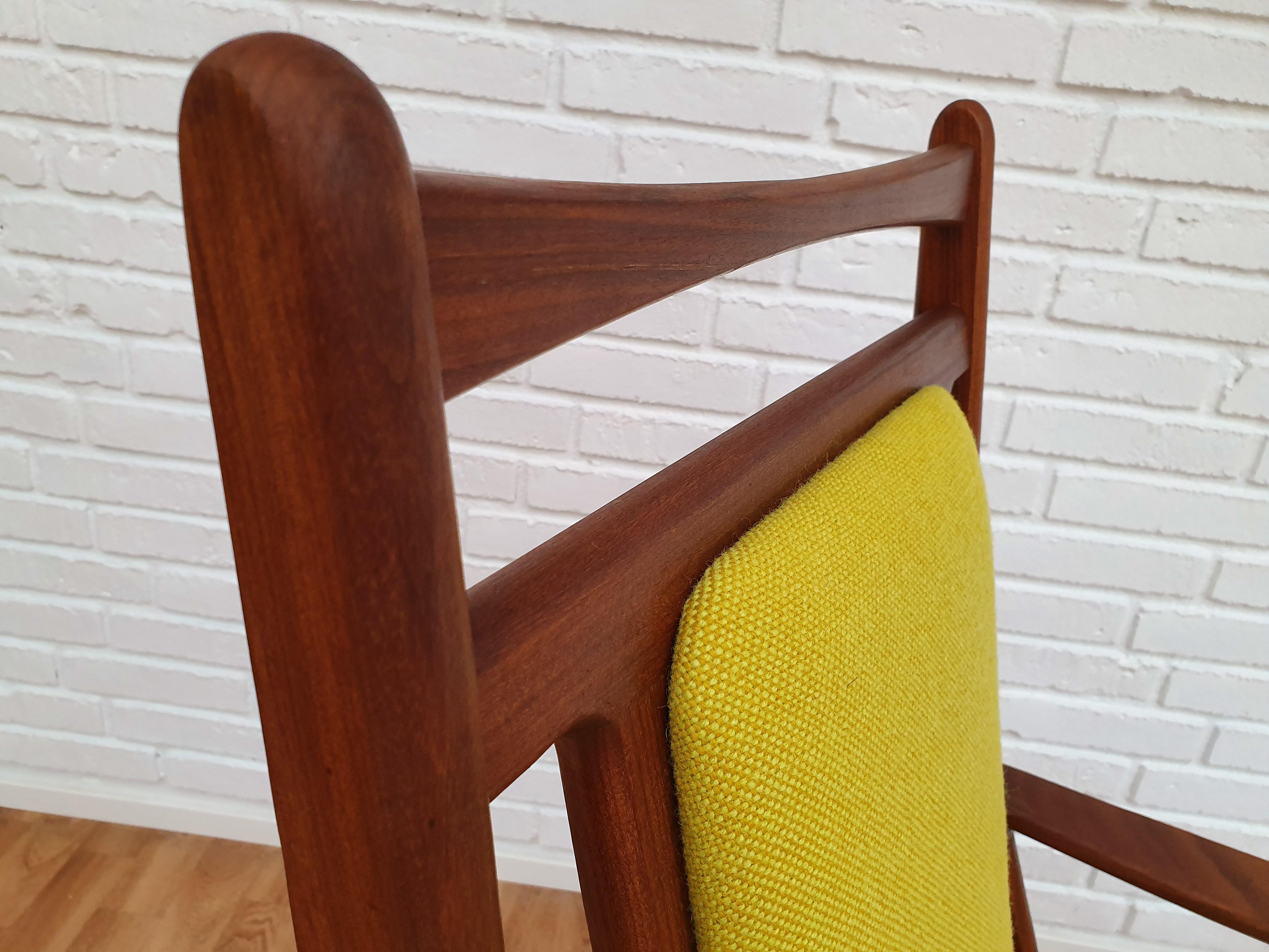 Rocking Chair in Solid Teak Wood, Kvadrat Wool, 1960s, Renovated (Skandinavische Moderne) im Angebot