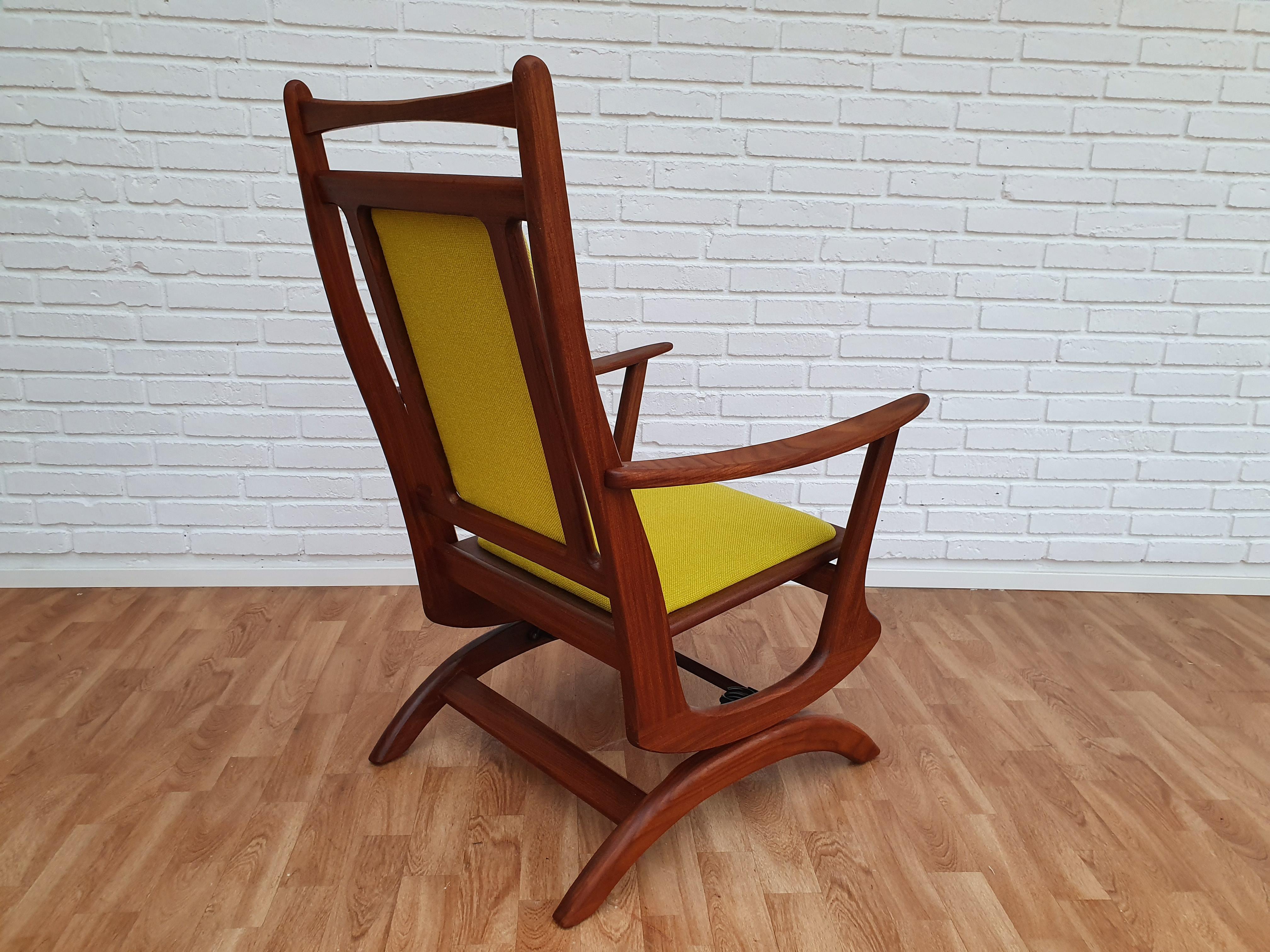 Rocking Chair in Solid Teak Wood, Kvadrat Wool, 1960s, Renovated im Zustand „Gut“ im Angebot in Tarm, DK