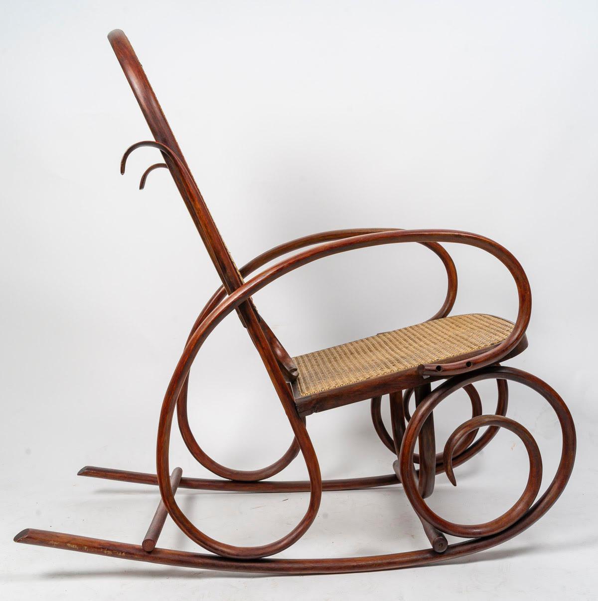 Silla mecedora de madera torneada, cantería, principios del siglo XX. Transformado en venta