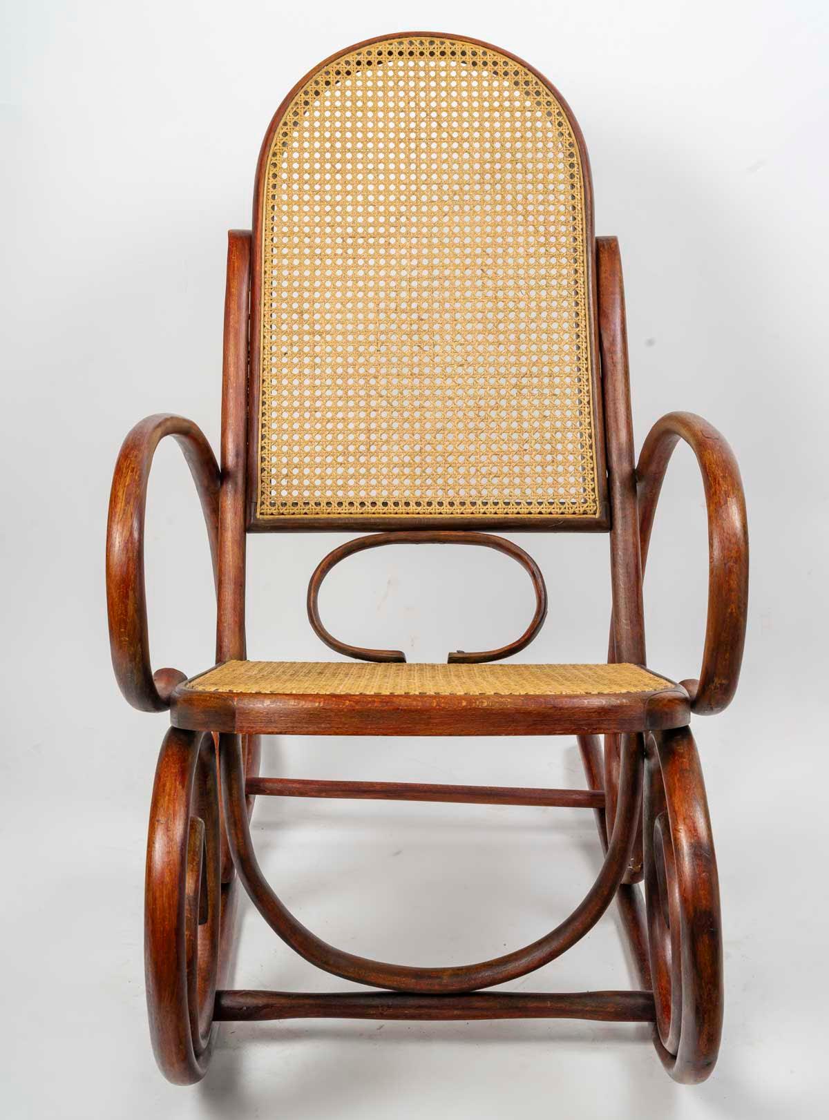 Silla mecedora de madera torneada, cantería, principios del siglo XX. en Bueno estado para la venta en Saint-Ouen, FR