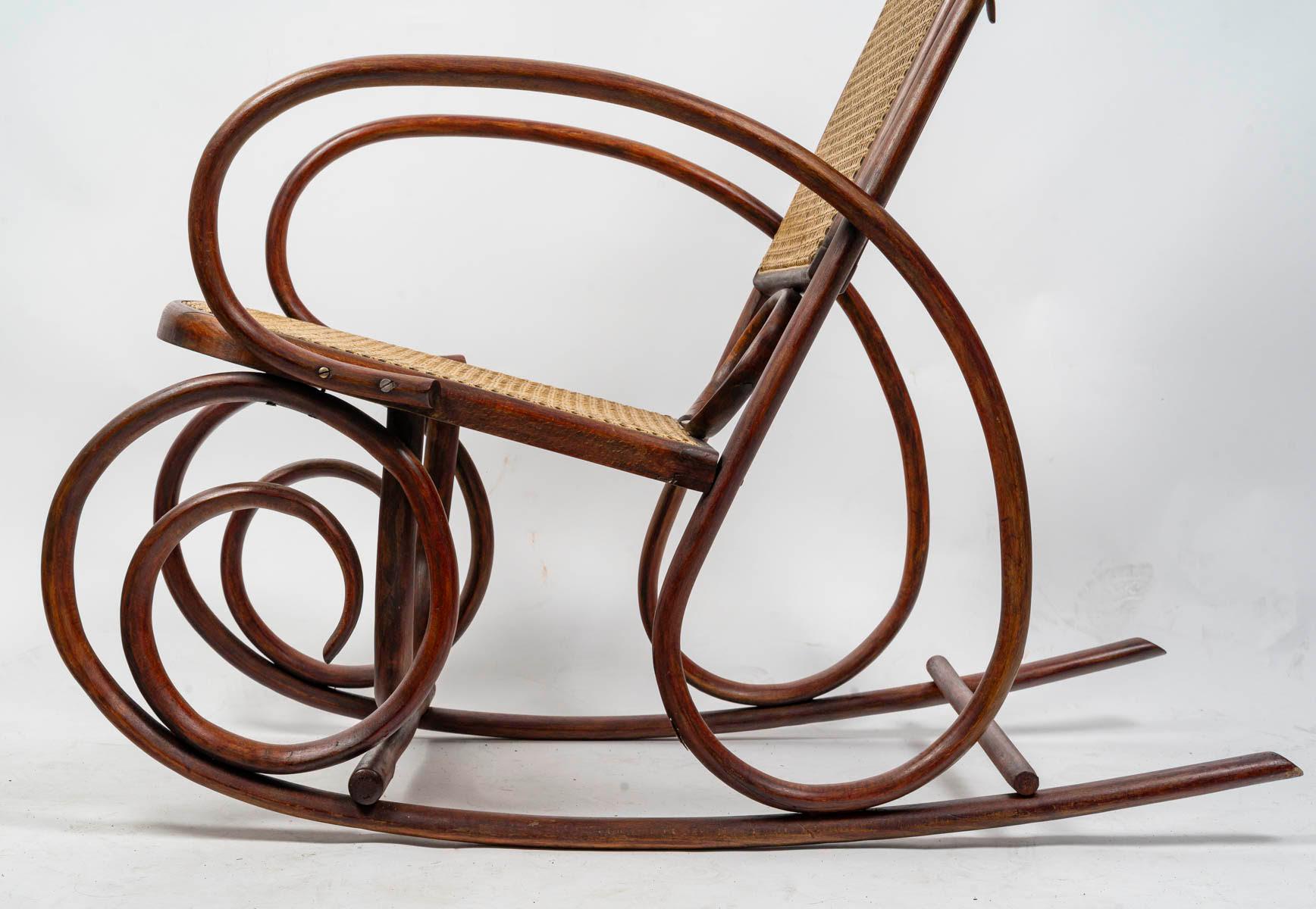 Silla mecedora de madera torneada, cantería, principios del siglo XX. Madera en venta